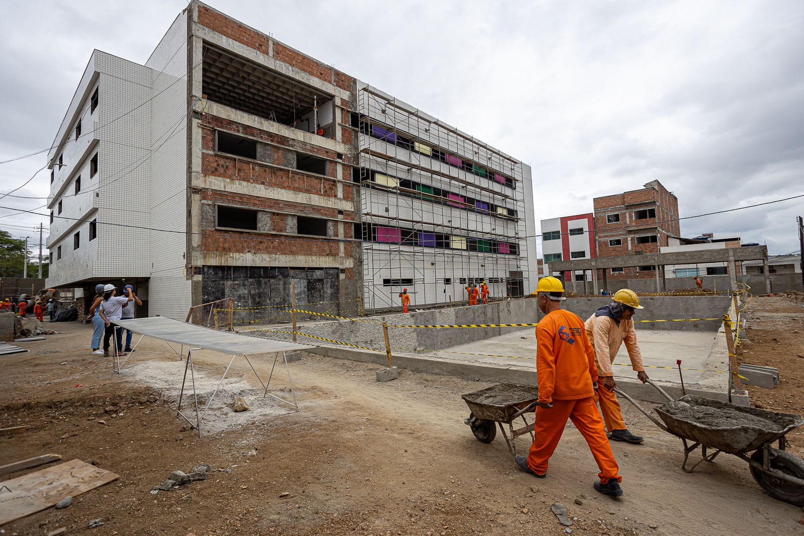 Nova escola municipal em Caruaru está com 70% de obra executada