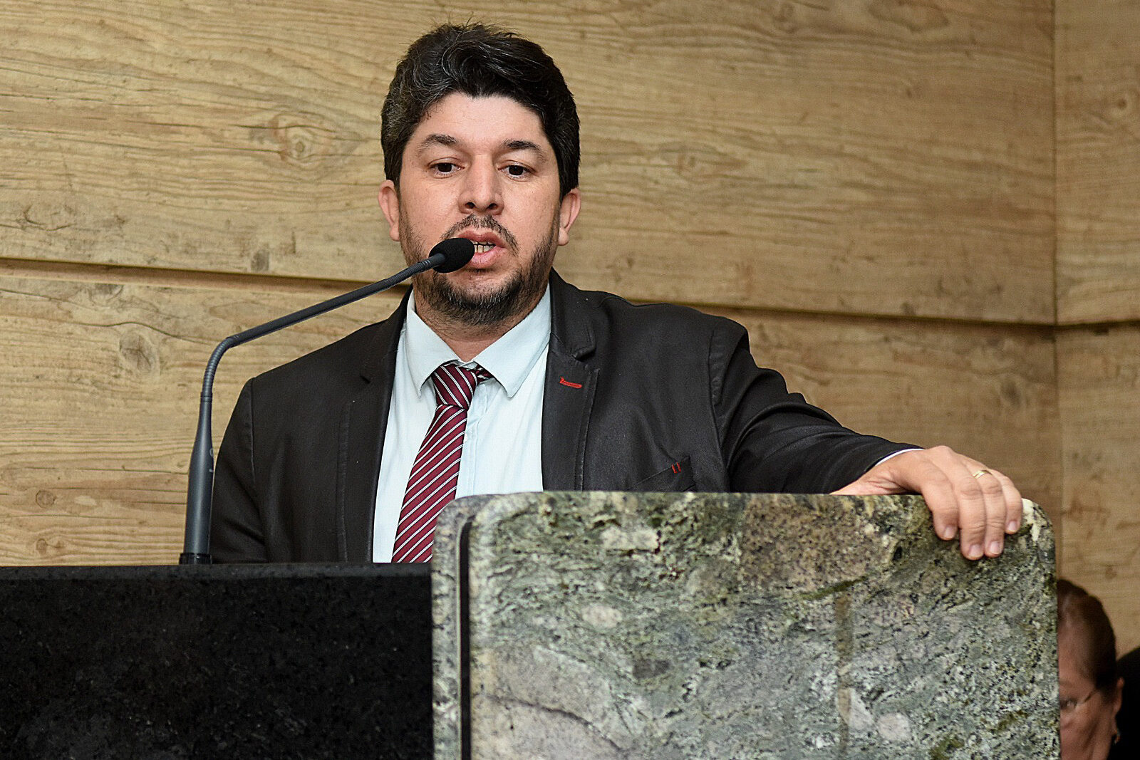 Fagner quer debater dificuldades enfrentadas pelos deficientes visuais em Caruaru 