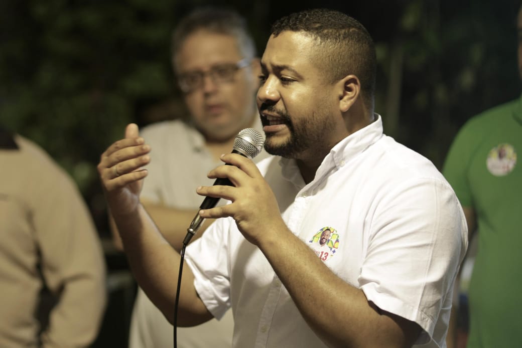 Justiça diz que tuítes antigos de Vinicius não são considerados fake news