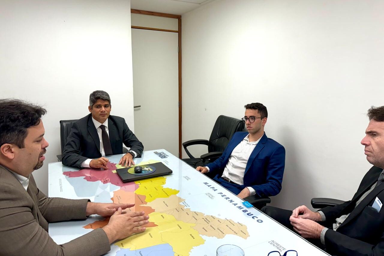 Renato Antunes recebe na Alepe vereadores de oposição no Recife 