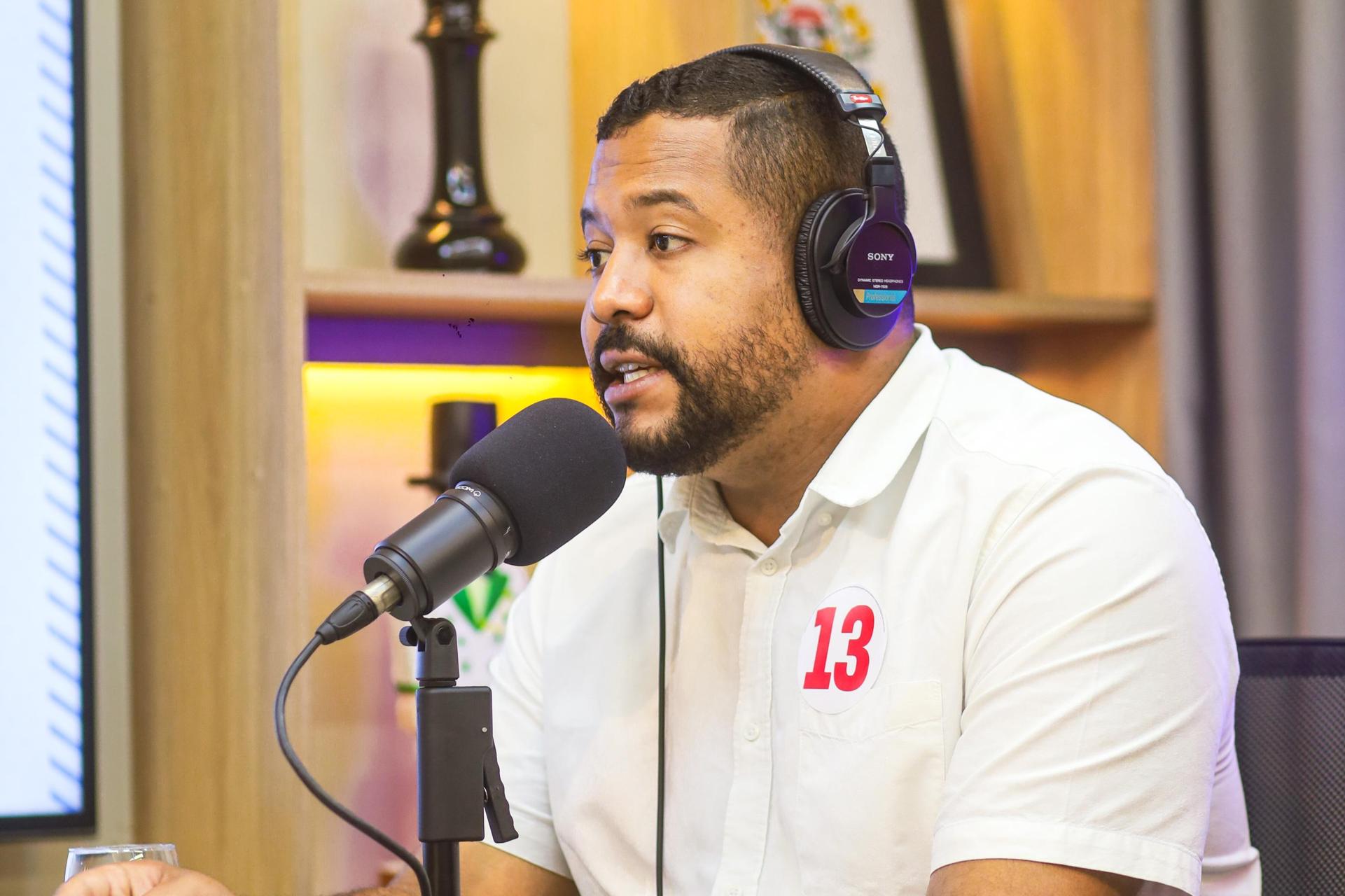 Vinicius promete 1,2 mil vagas para crianças e 10 novas creches em Olinda