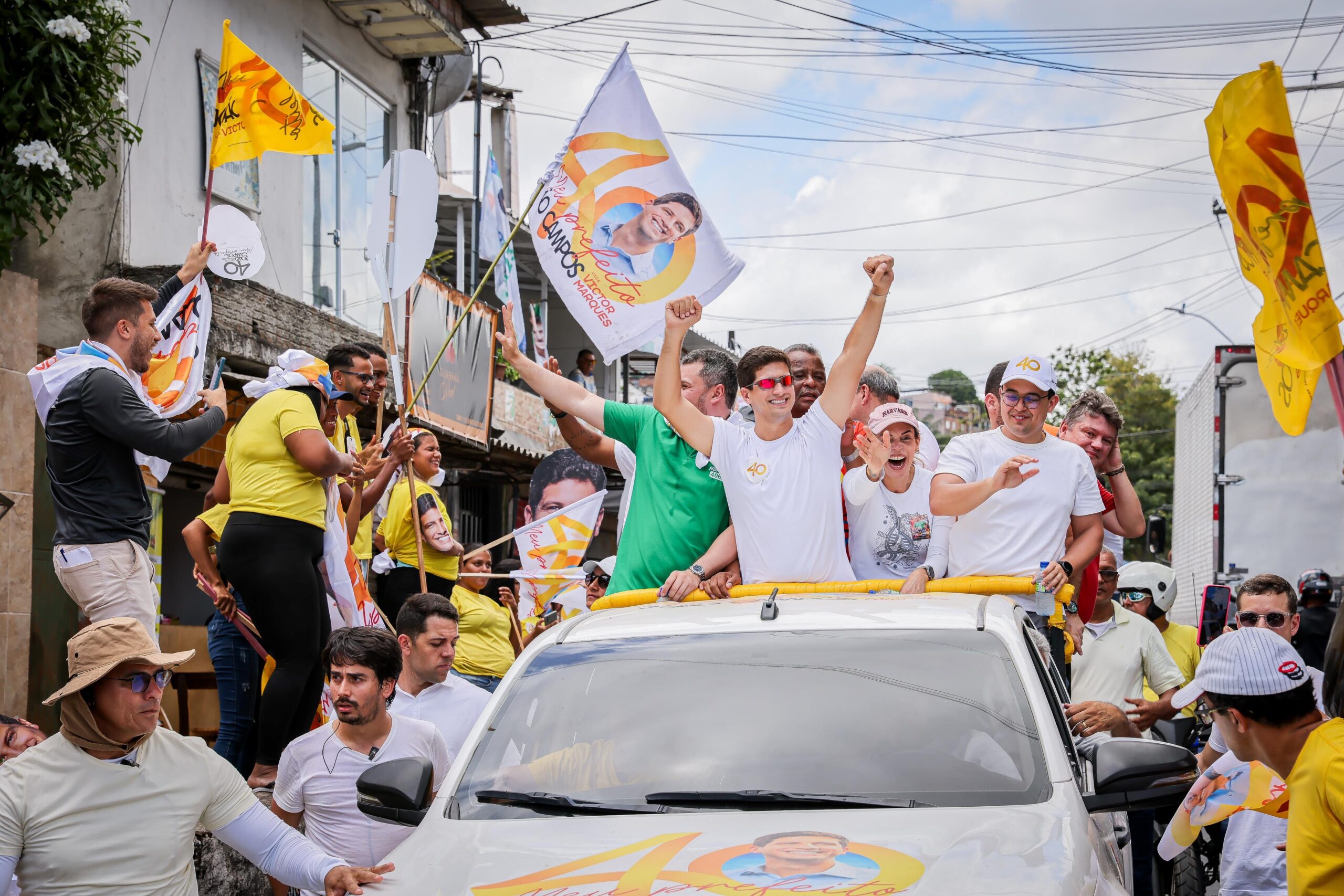 João abre último dia de campanha com carreata em 15 bairros do Recife