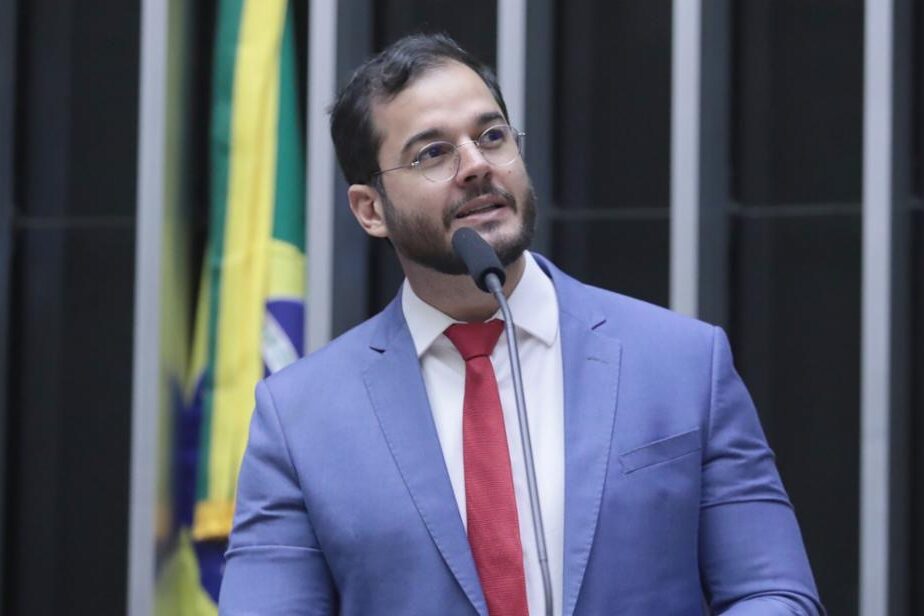 Túlio Gadêlha inicia consulta popular sobre emendas