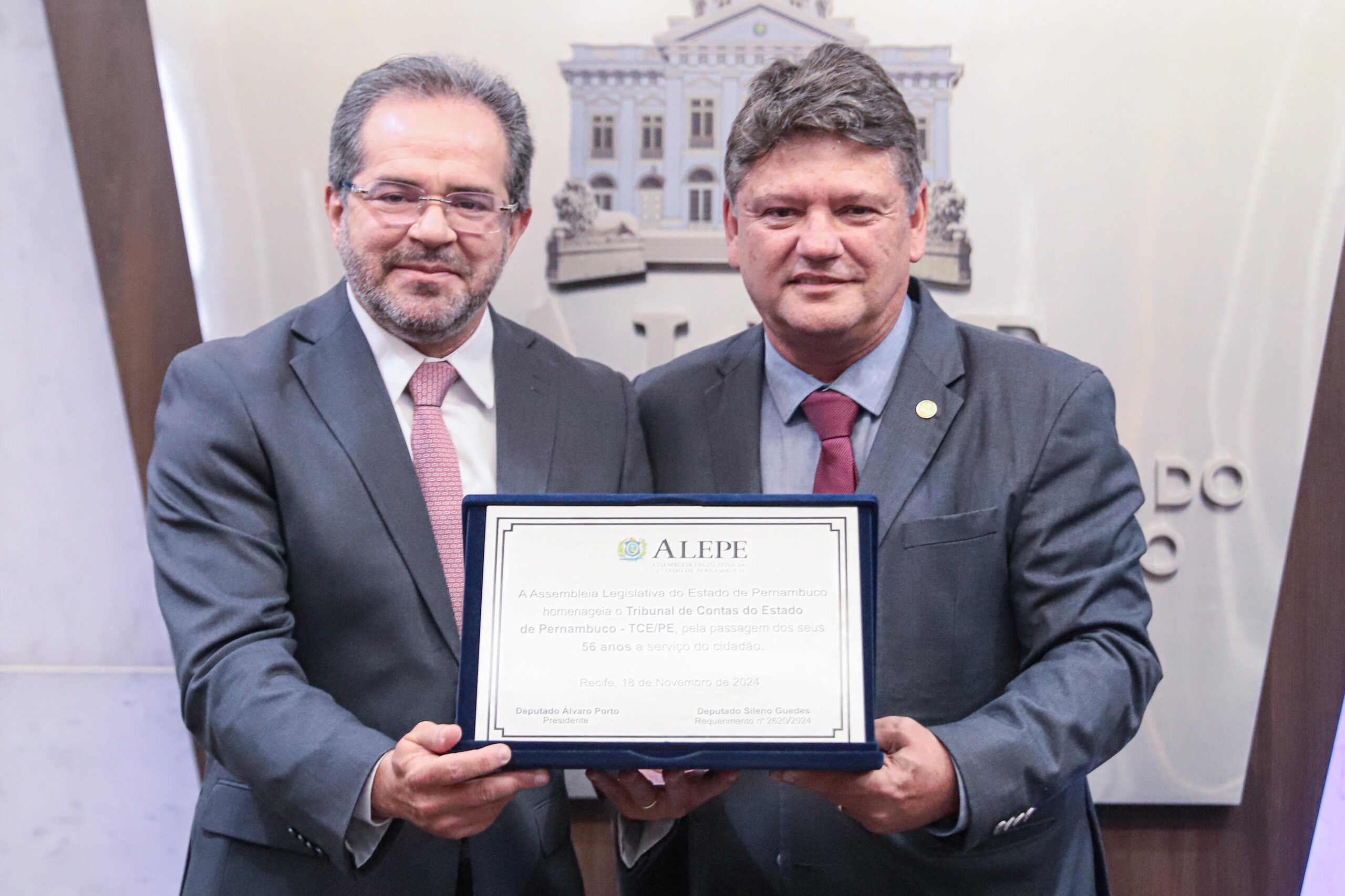 Por iniciativa de Sileno, Alepe homenageia Tribunal de Contas do Estado