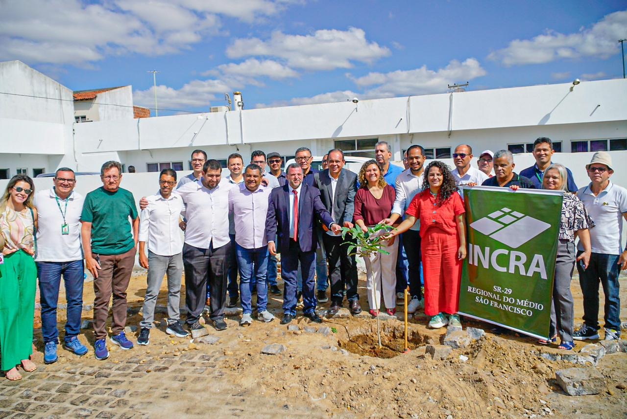Rosa acompanha reativação da superintendência do Incra em Petrolina