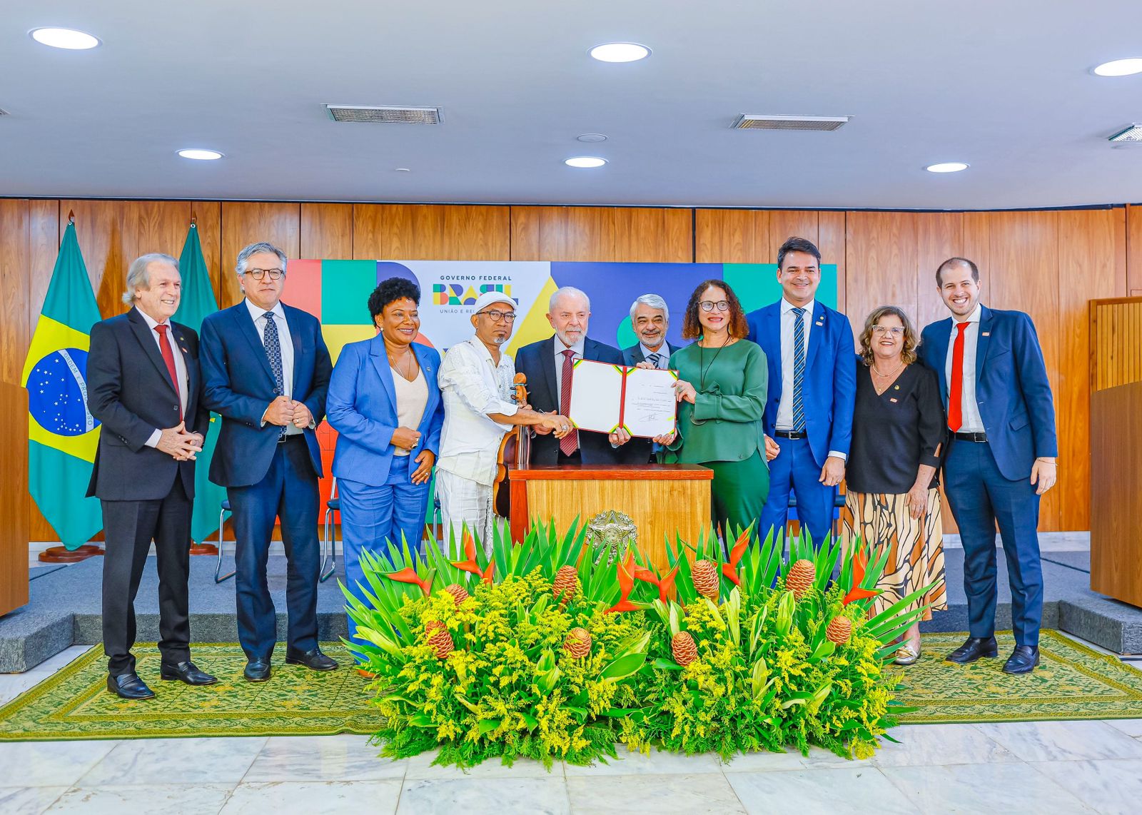 Lula sanciona lei que cria Dia Nacional do Maracatu