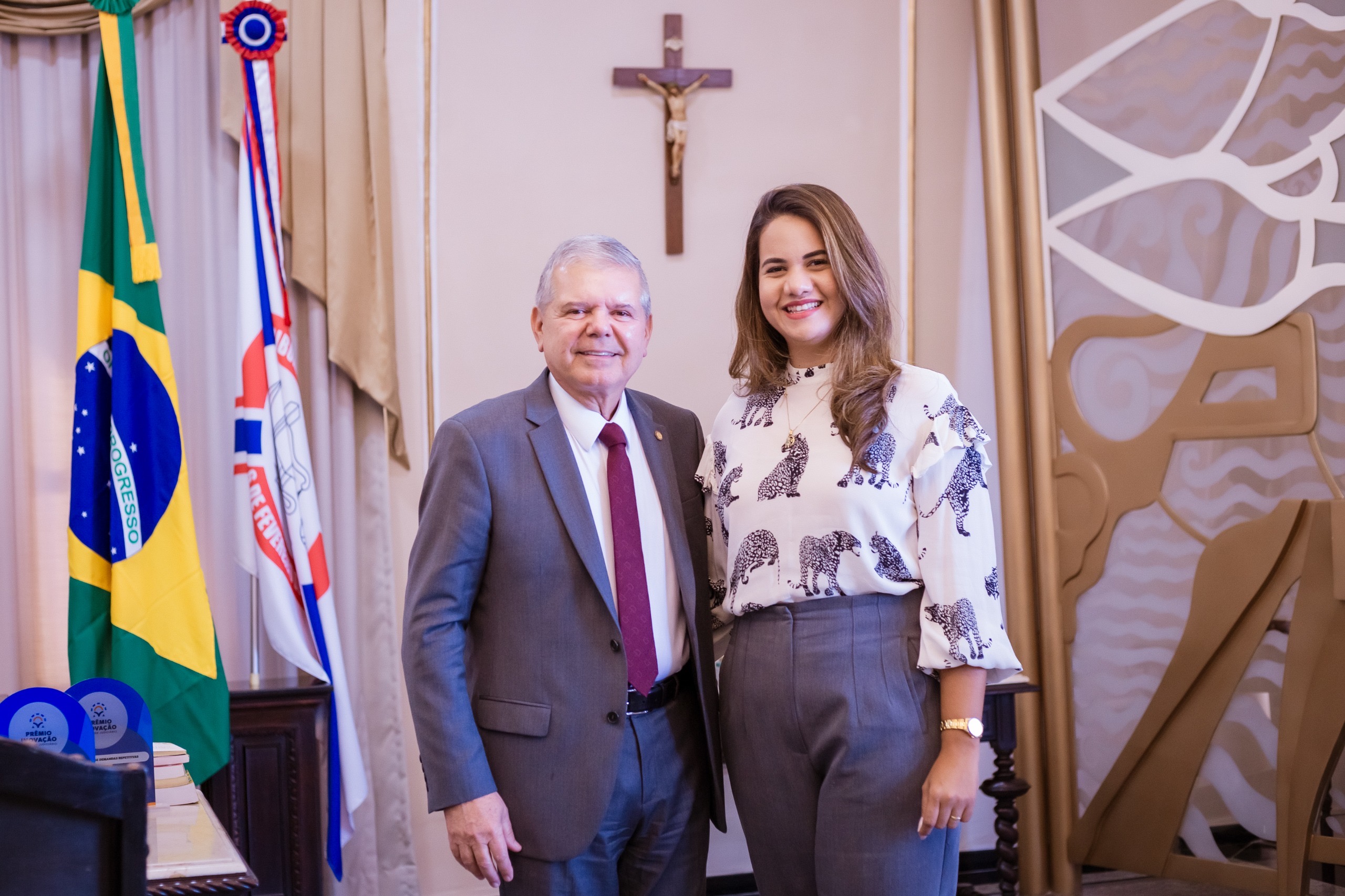 Mirella debate regularização fundiária com presidente do TJPE