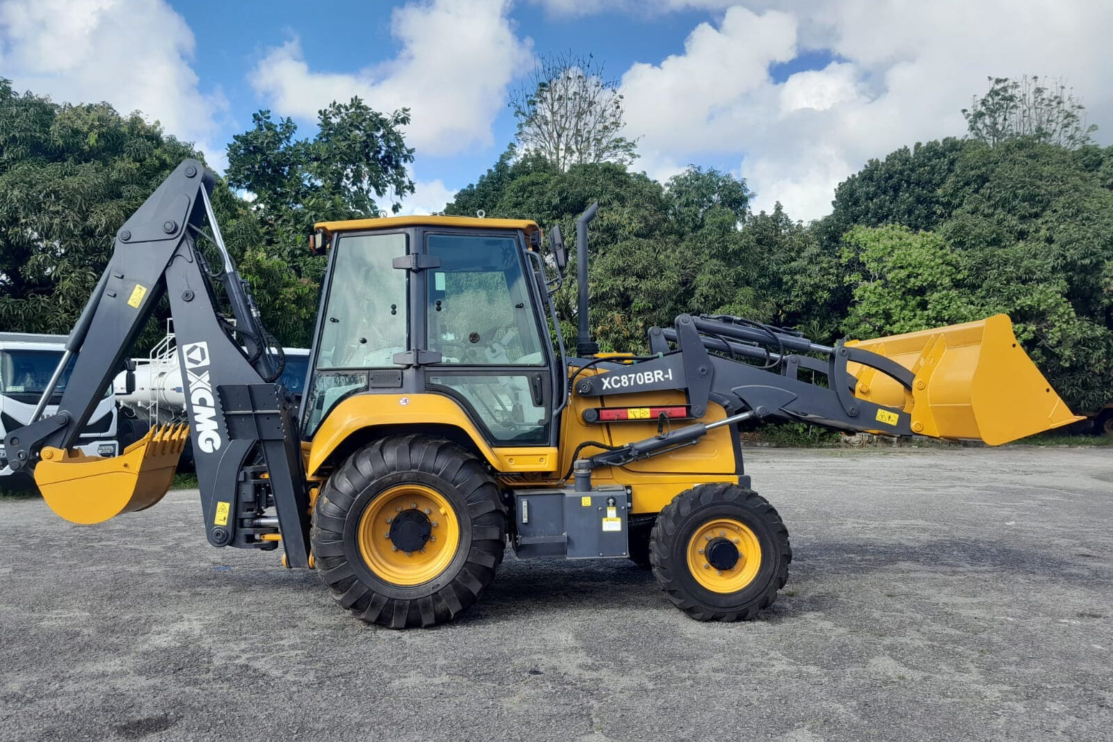 Codevasf beneficia prefeituras e associações em PE com máquinas e equipamentos