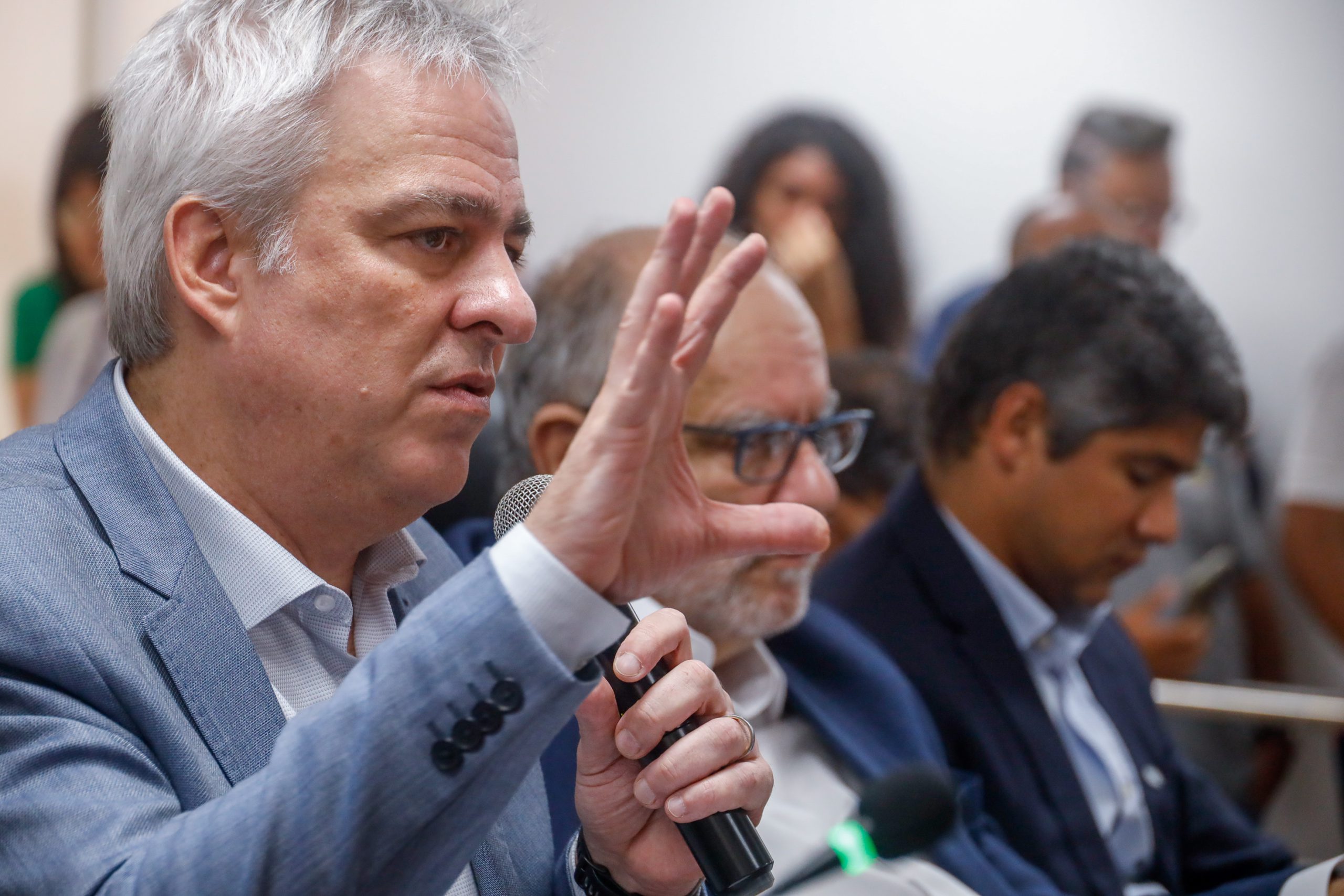 Na Alepe, secretário de Educação presta contas de ações da pasta 