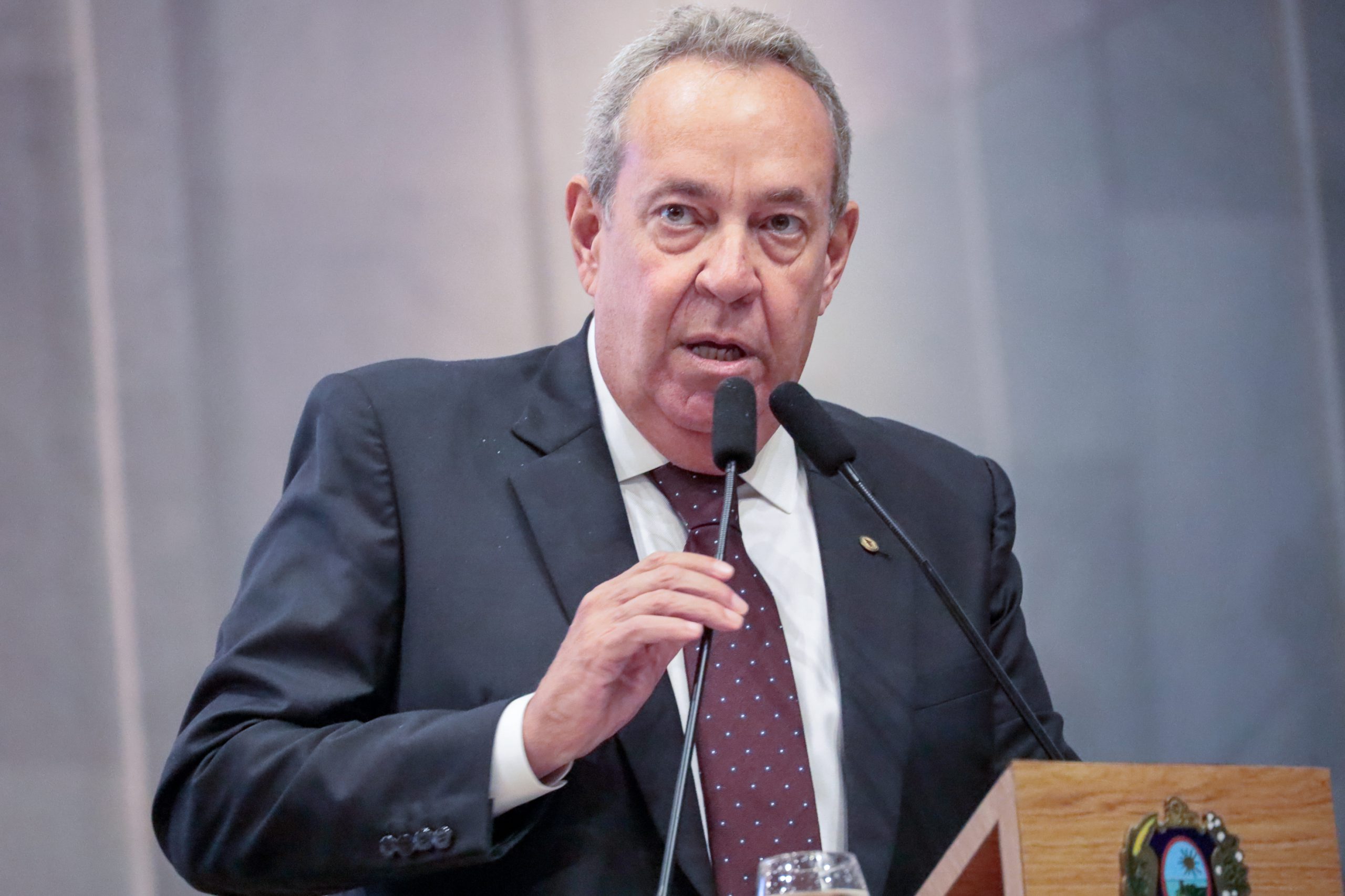 Projeto de Álvaro que proíbe venda de serpentina metálica é aprovado 