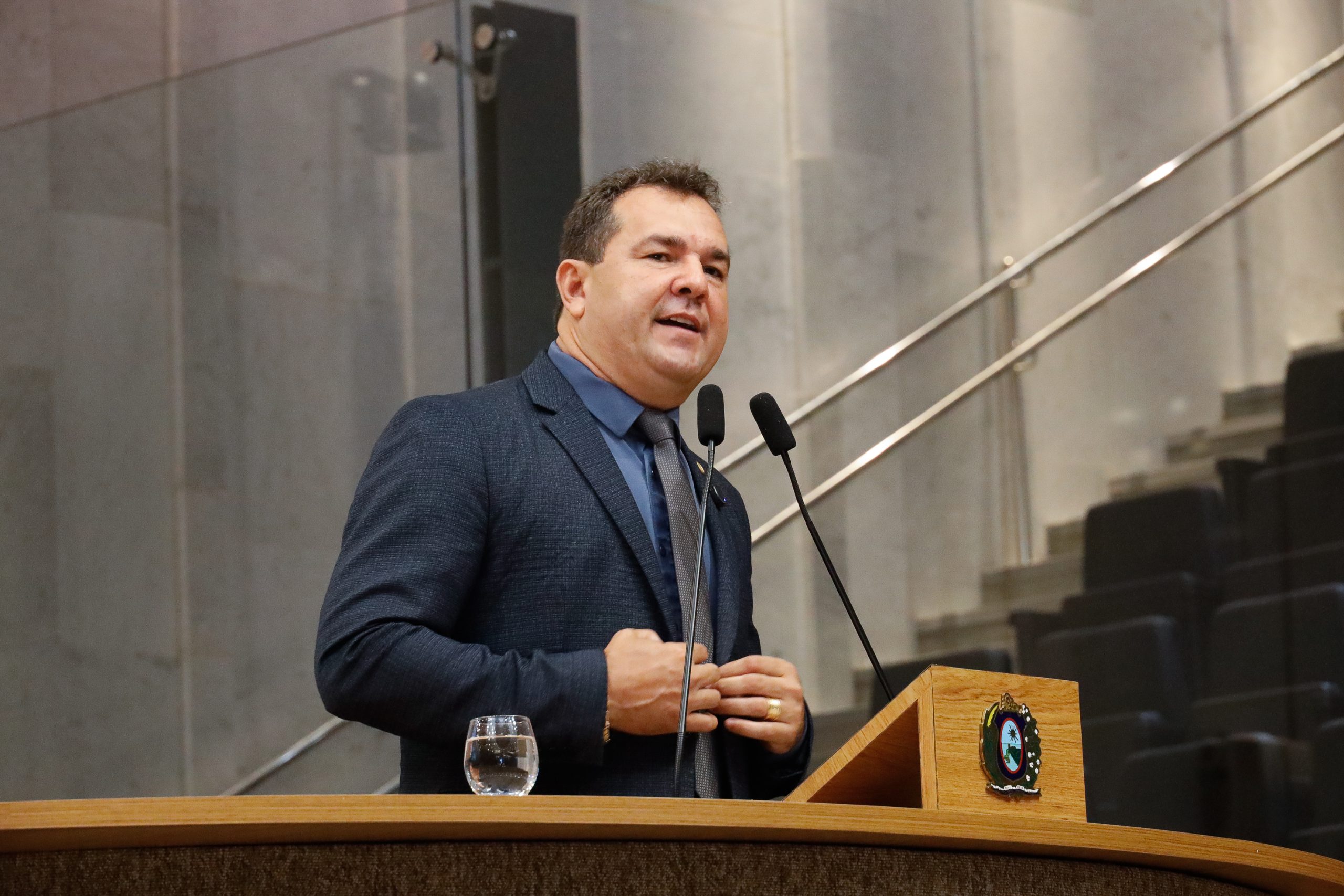 Matuto critica cortes nos salários de servidores e exonerações em Paulista 