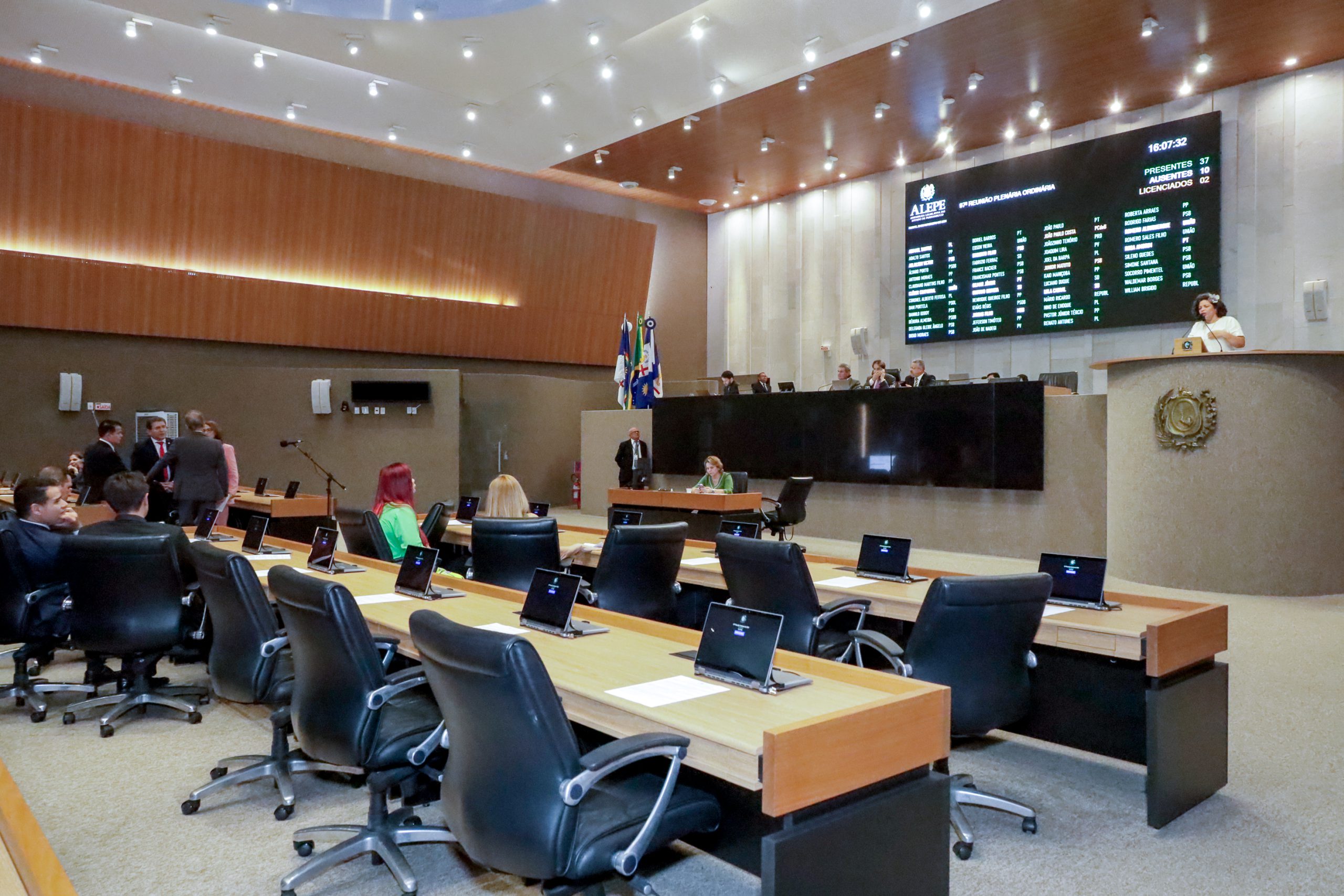 Bancada governista atropela emendas da oposição na Alepe 