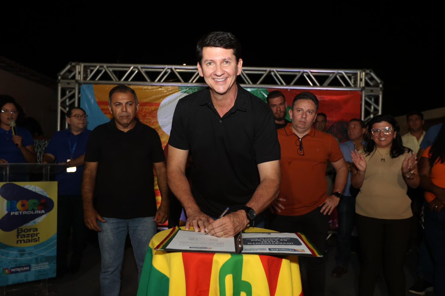 Simão assina ordem de serviço para pavimentação de ruas na área rural