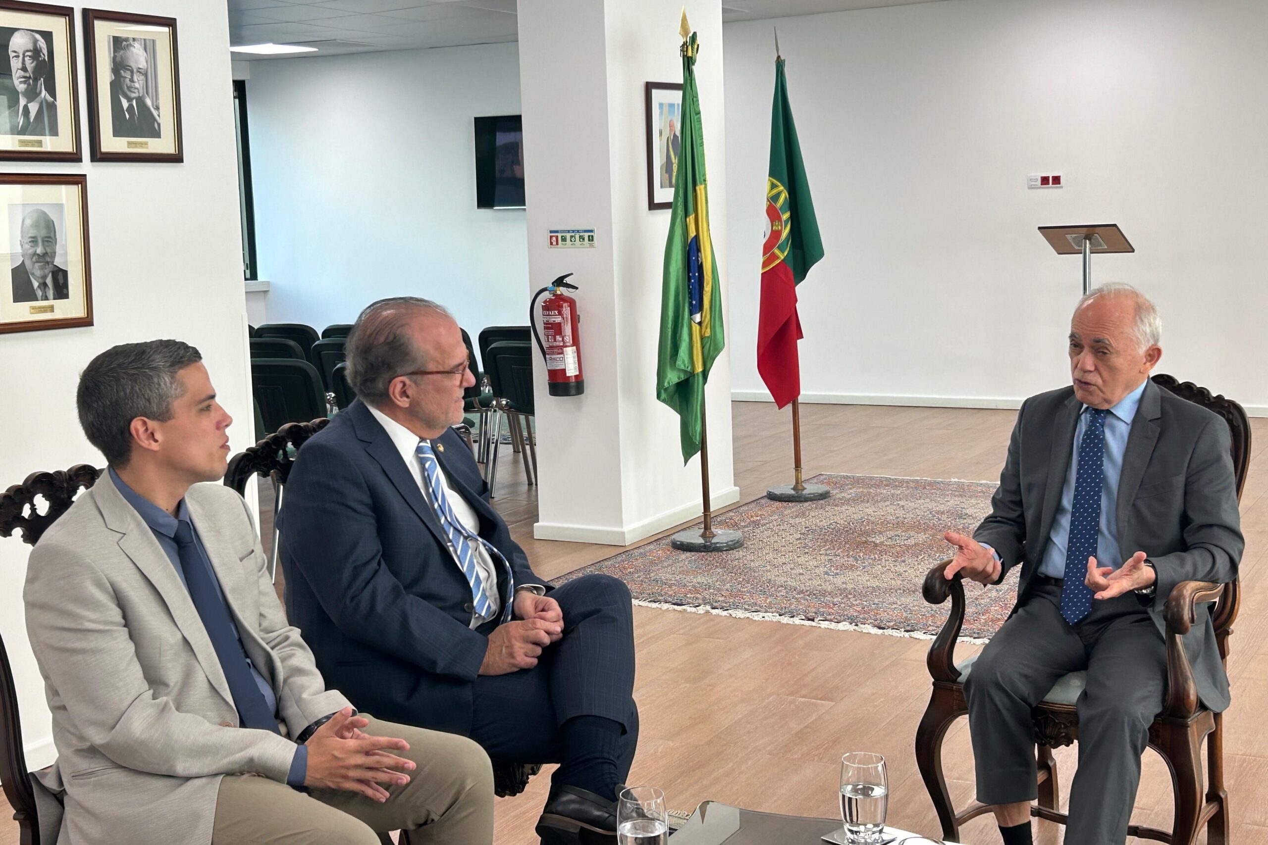 Dueire e Jarbas Filho se reúnem com embaixador do Brasil em Portugal