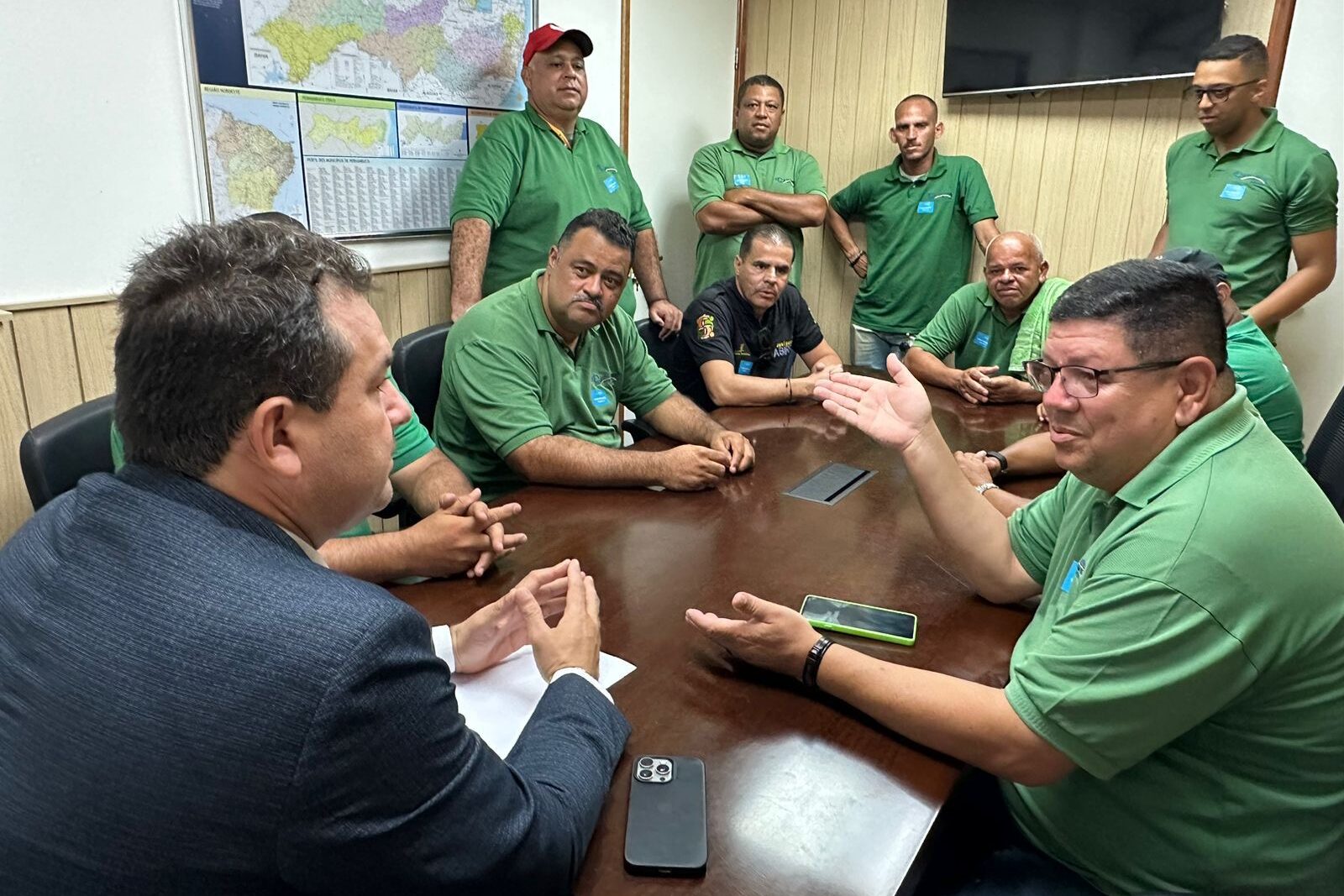 Junior Matuto recebe rodoviários para debater projeto polêmico