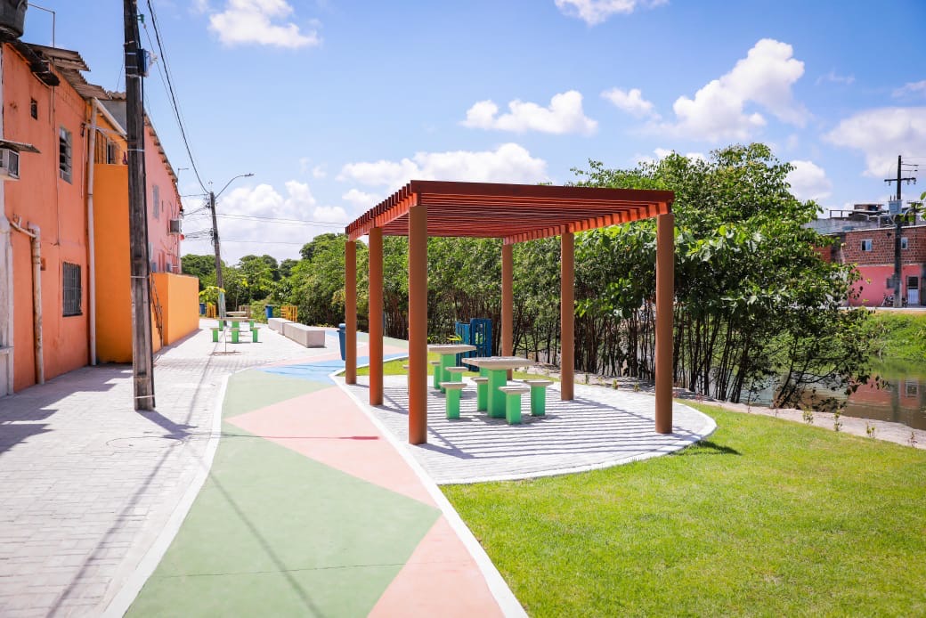 Prefeitura do Recife entrega primeiro parque alagável da capital