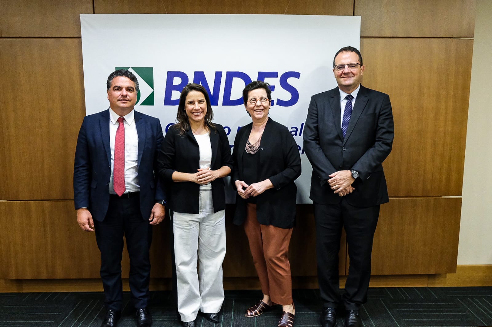 Governadora trata de financiamento para Pernambuco junto ao BNDES