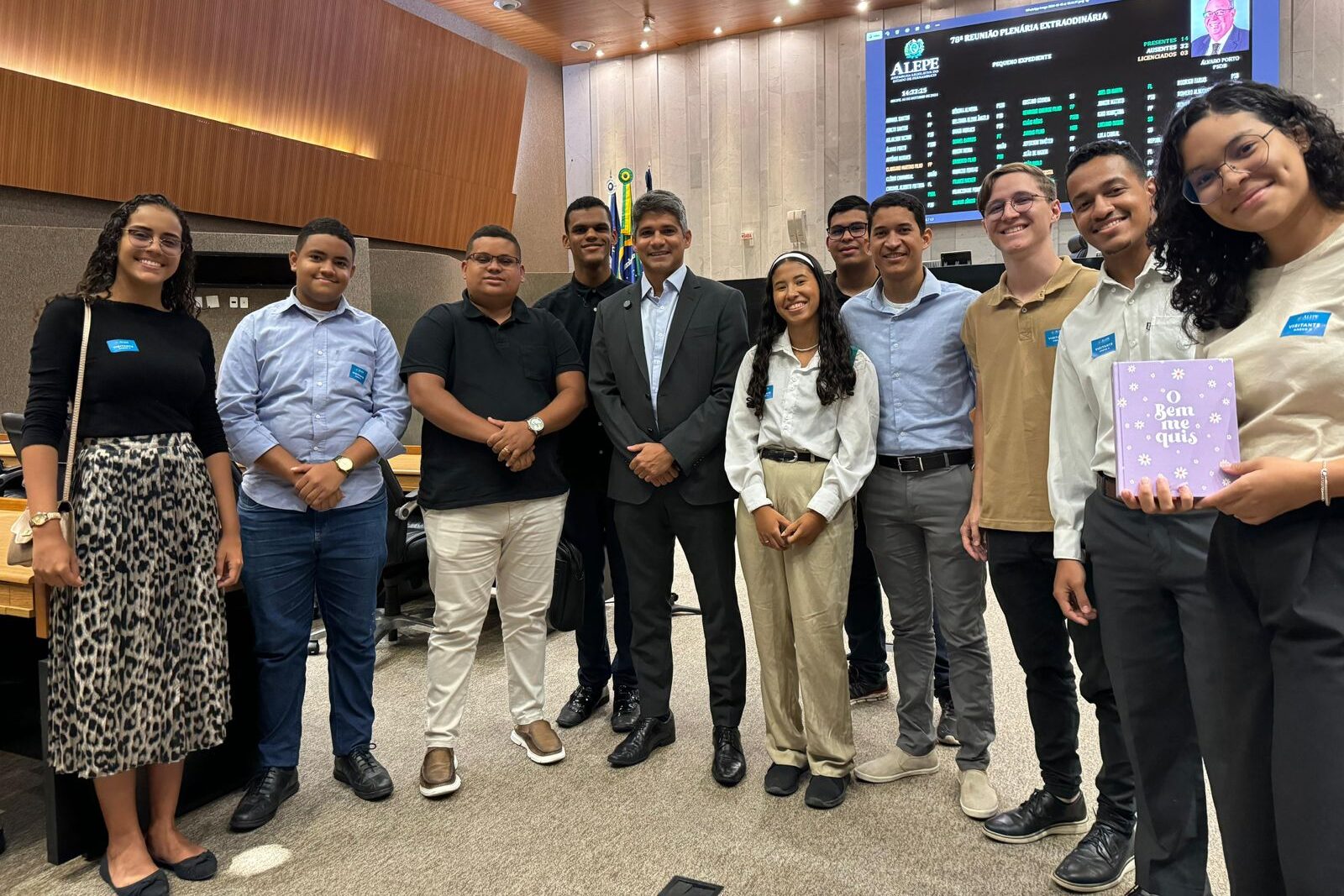 Renato recebe estudantes que organizam intervalo bíblico nas escolas