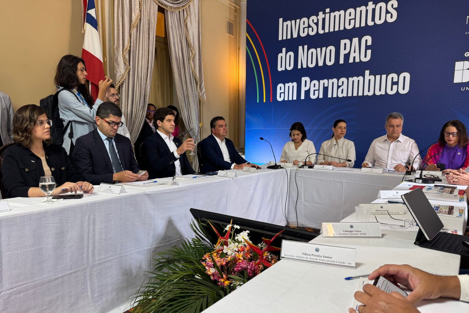 Raquel Lyra, João Campos e demais prefeitos se reúnem com ministros no Palácio