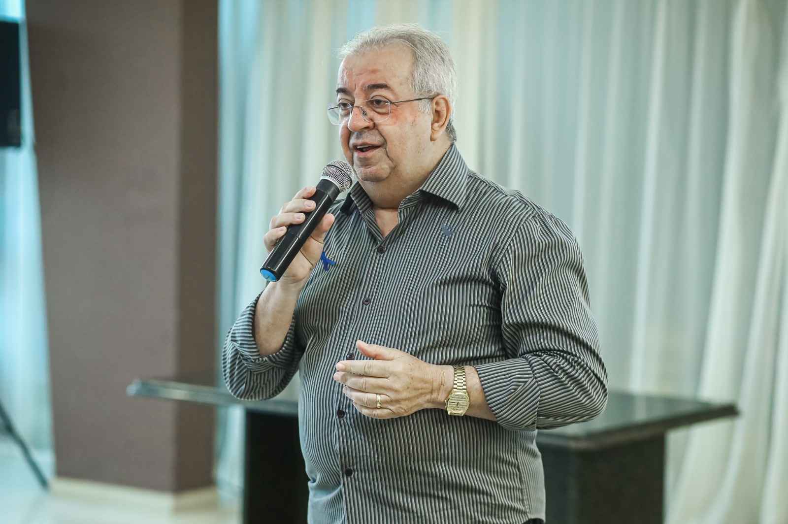 Para fechar contas, prefeito de Gravatá reduz expediente da Prefeitura e suspende férias dos servidores