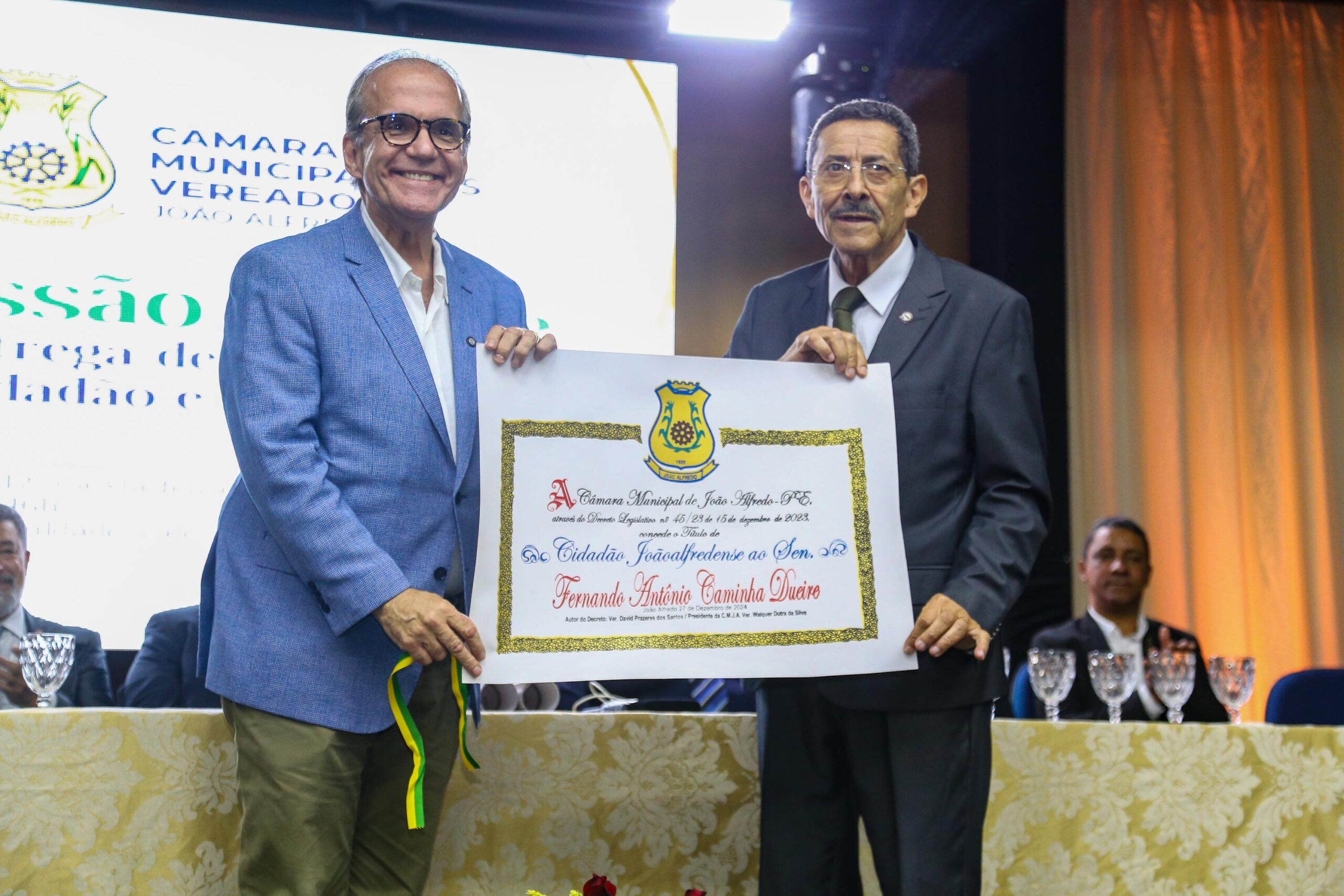 Senador Fernando Dueire é o mais novo cidadão de João Alfredo