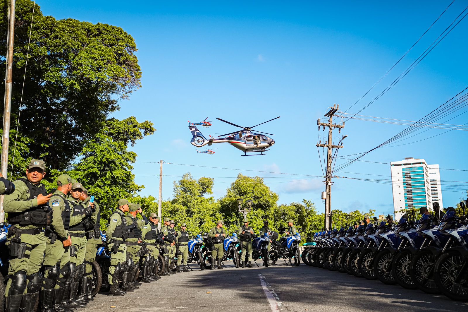Raquel Lyra reforça segurança com helicóptero e 136 novos veículos