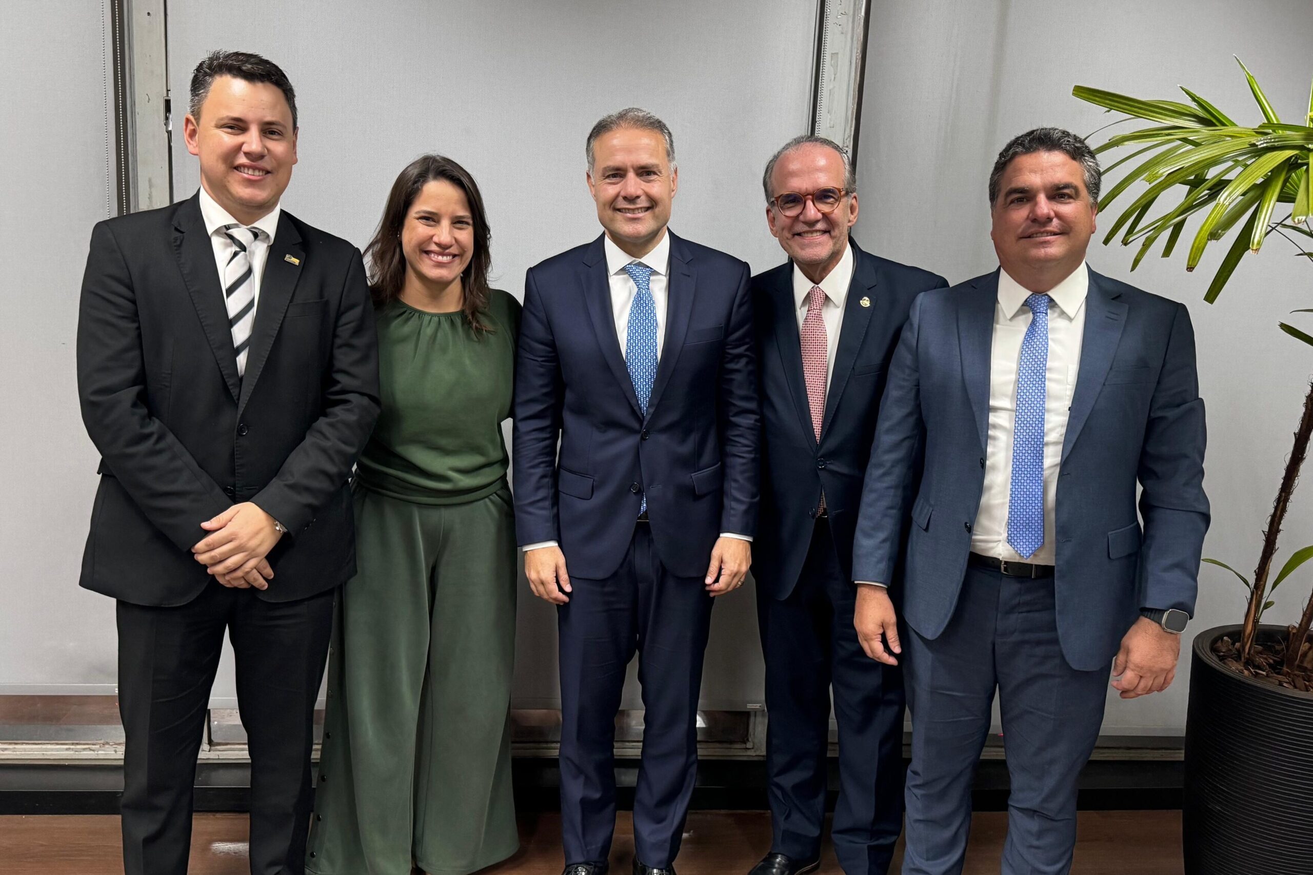 Em Brasília, Sérgio Colin discute duplicação de trecho da BR-104