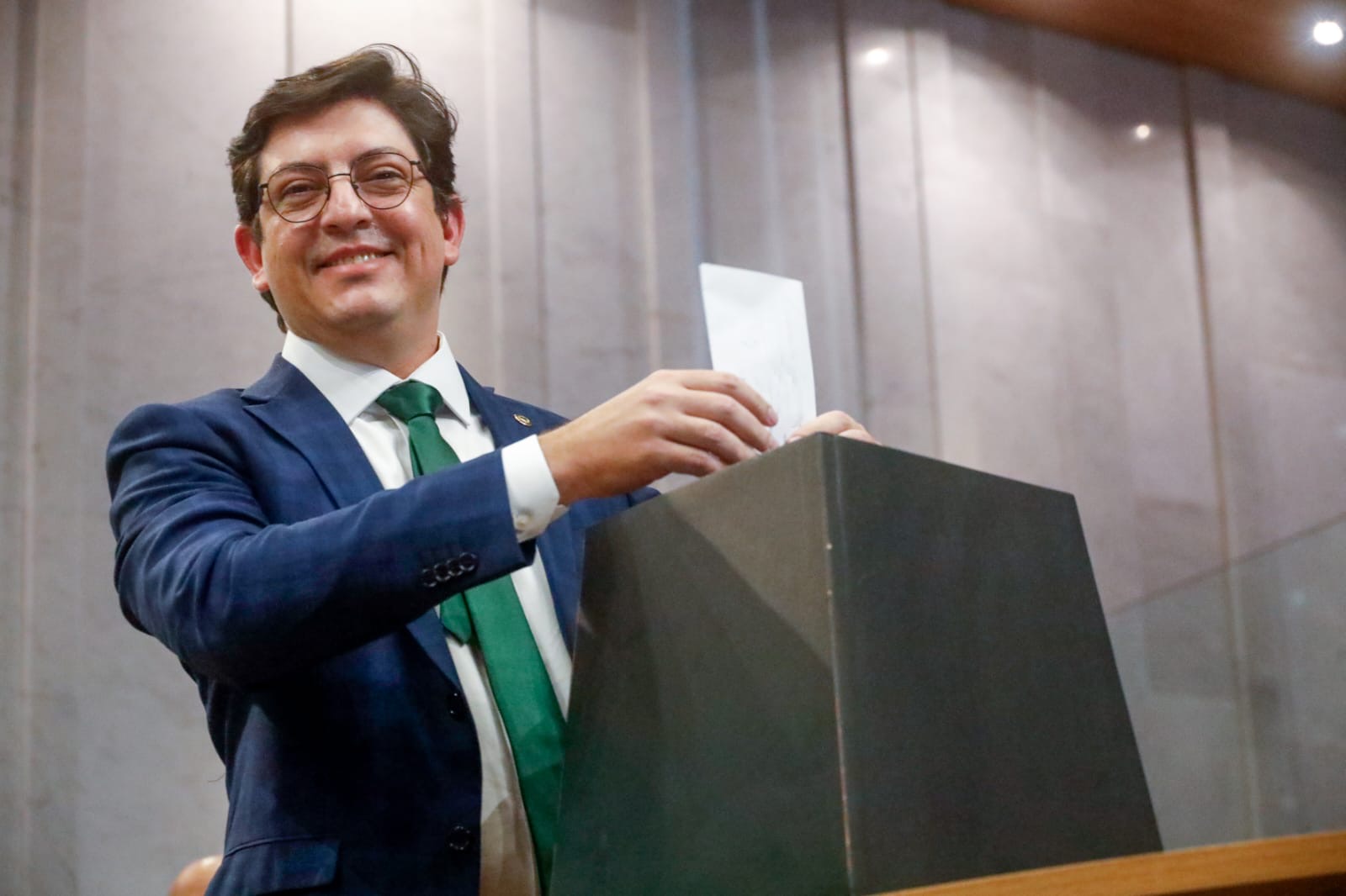 Henrique Filho é reeleito 2º suplente da Mesa Diretora da Alepe