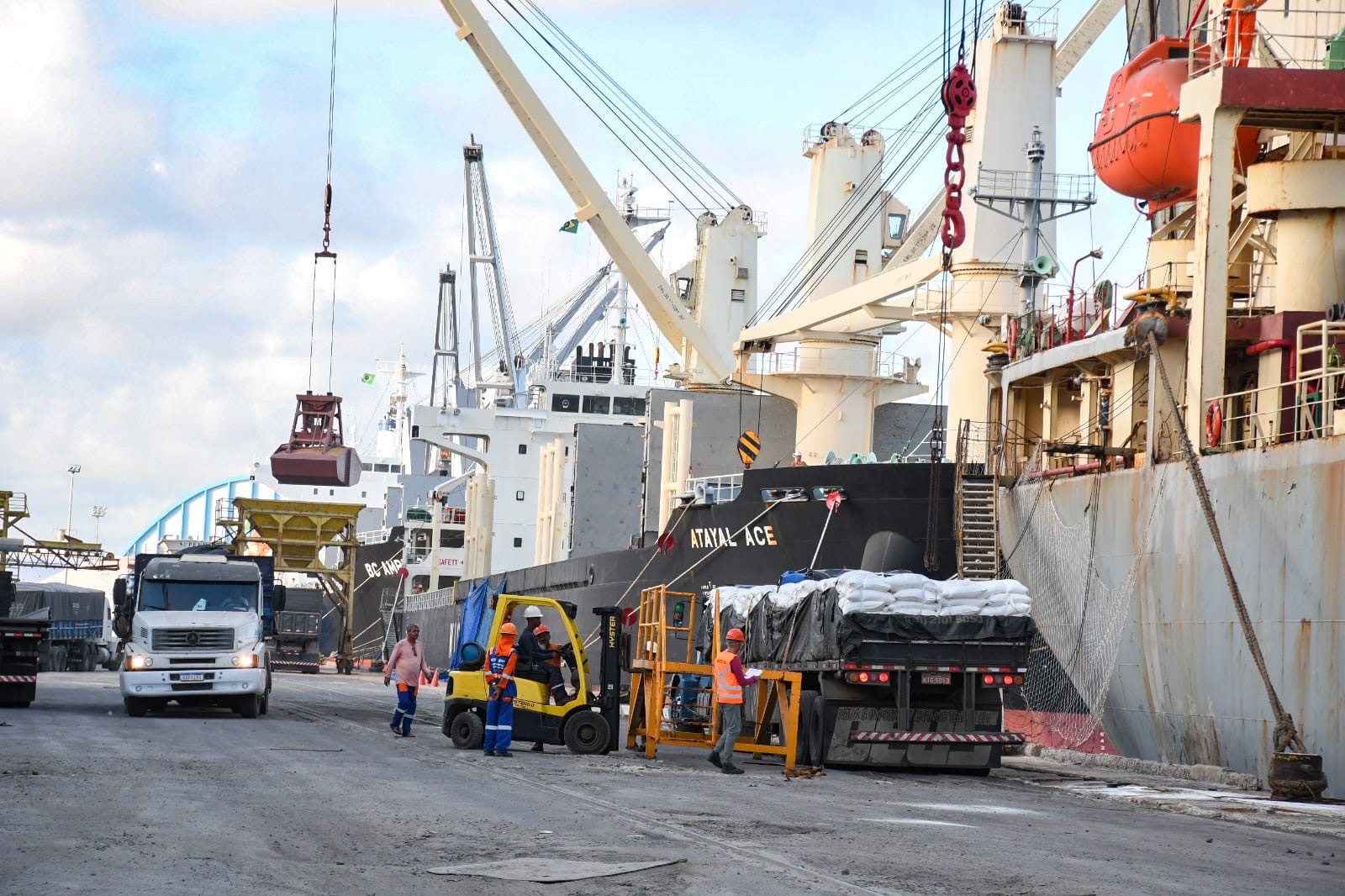 Porto do Recife cresce quase 50% em movimentação entre 2023 e 2024