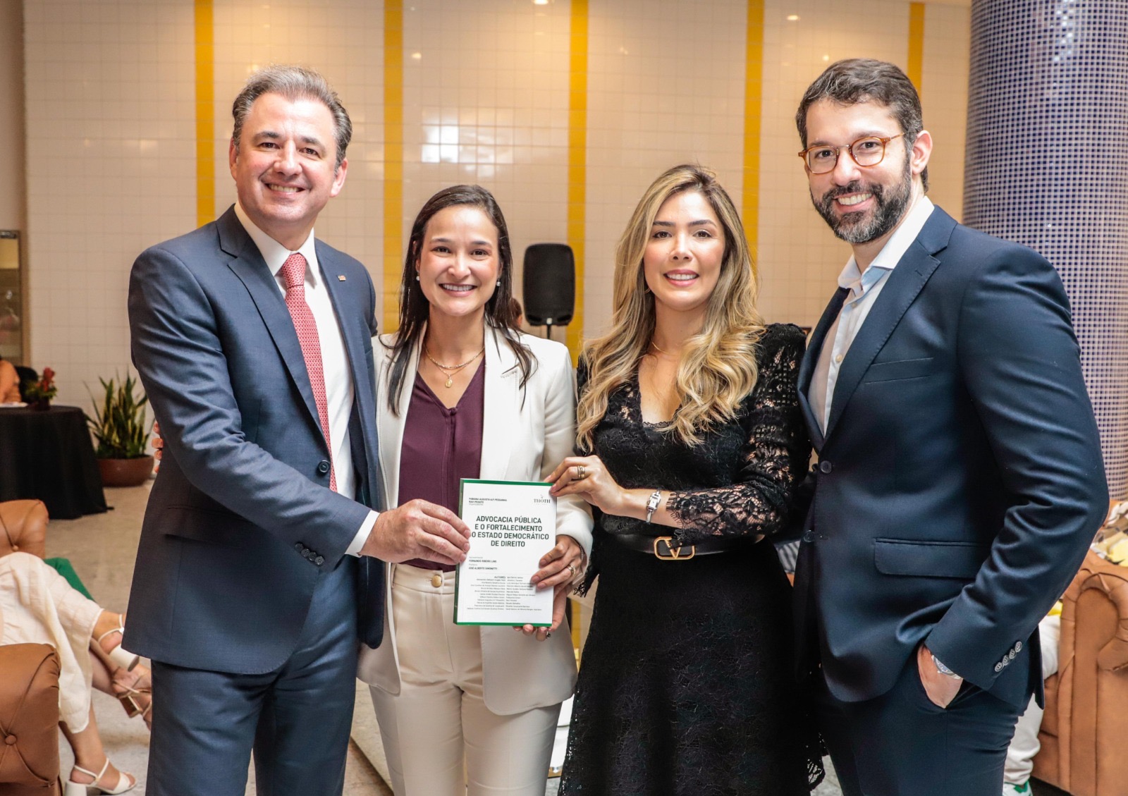 Presidente da OAB-PE participa do lançamento de livro sobre Advocacia Pública