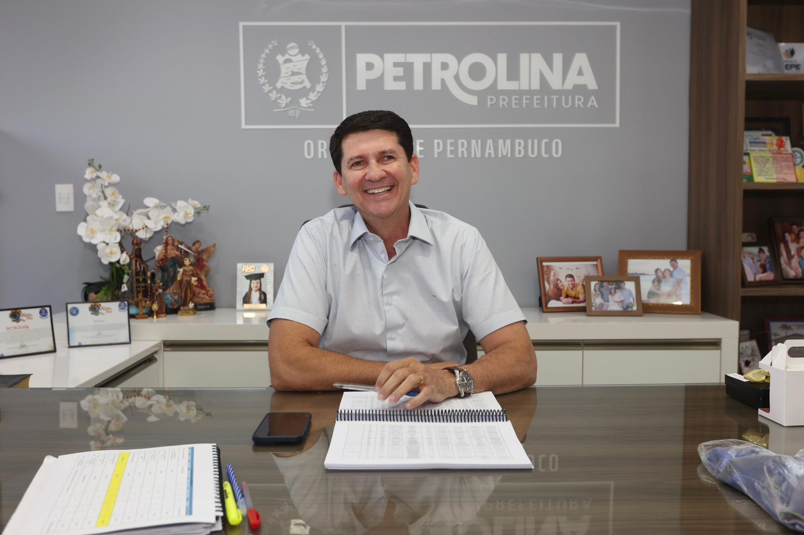Simão anuncia antecipação do 13º e salário de dezembro em Petrolina