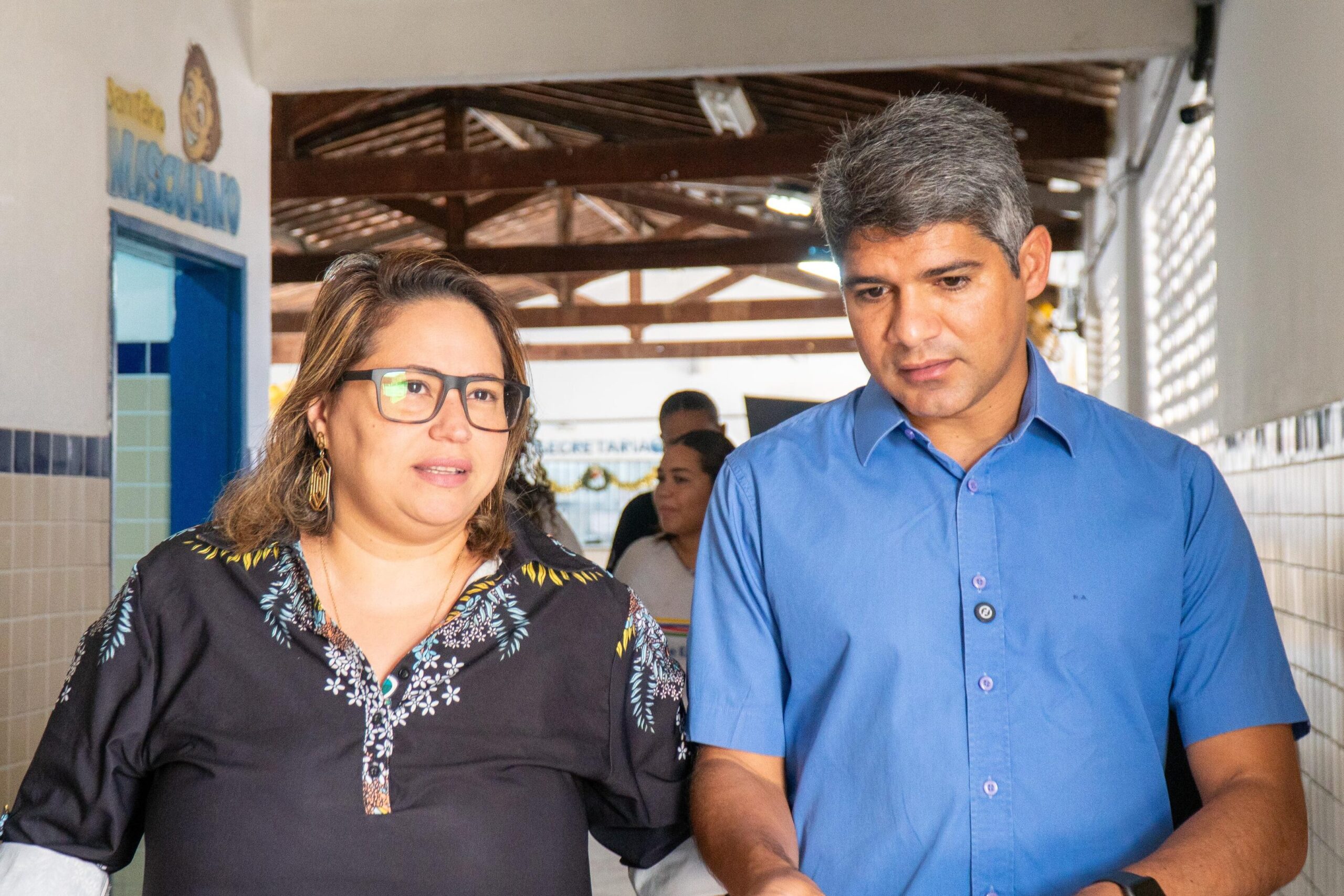 Renato quer construção de quadra e urgência na climatização de escola estadual do Ipsep