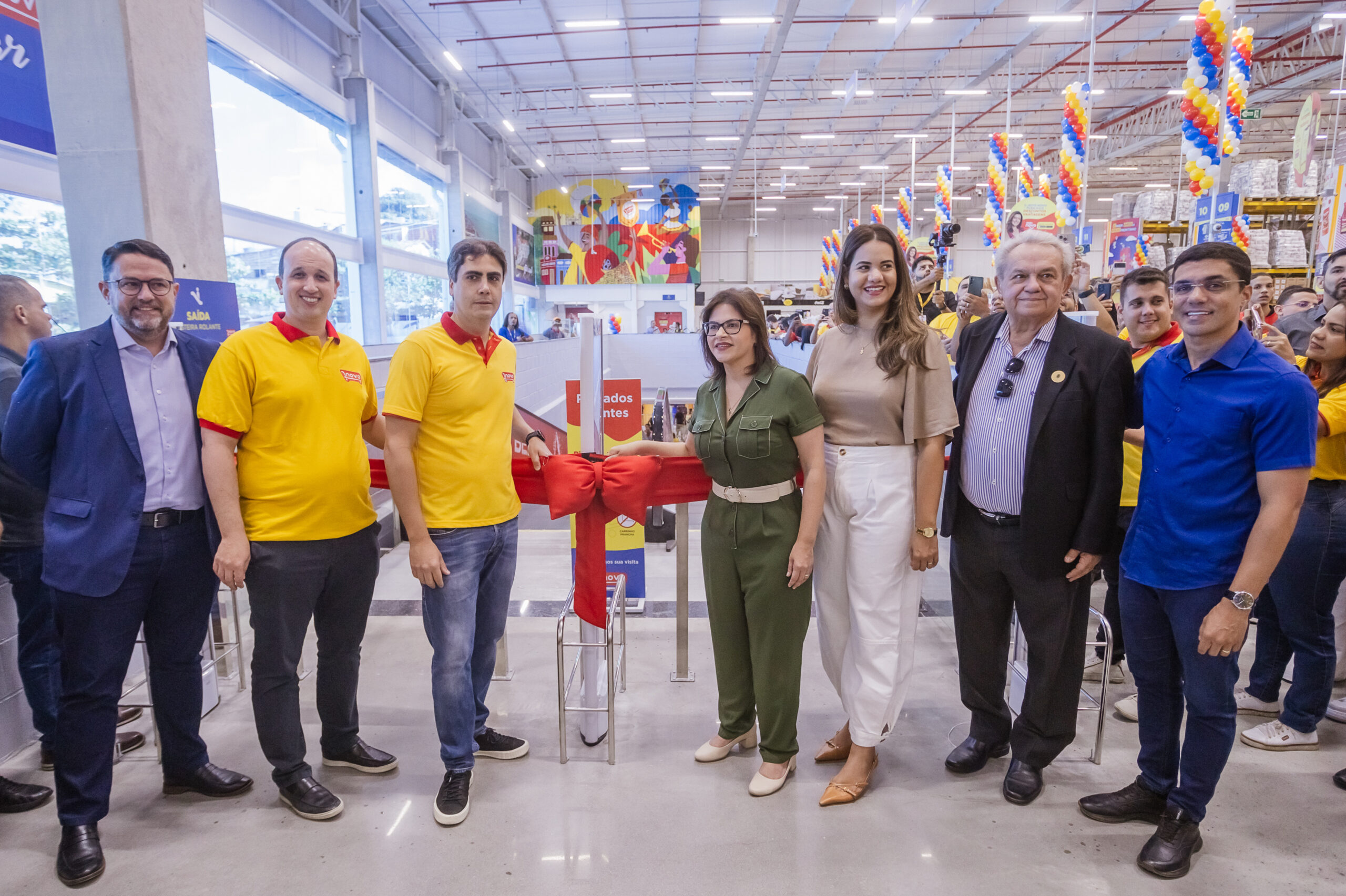 Mirella e Priscila participam de inauguração do Novo Atacarejo em Olinda 