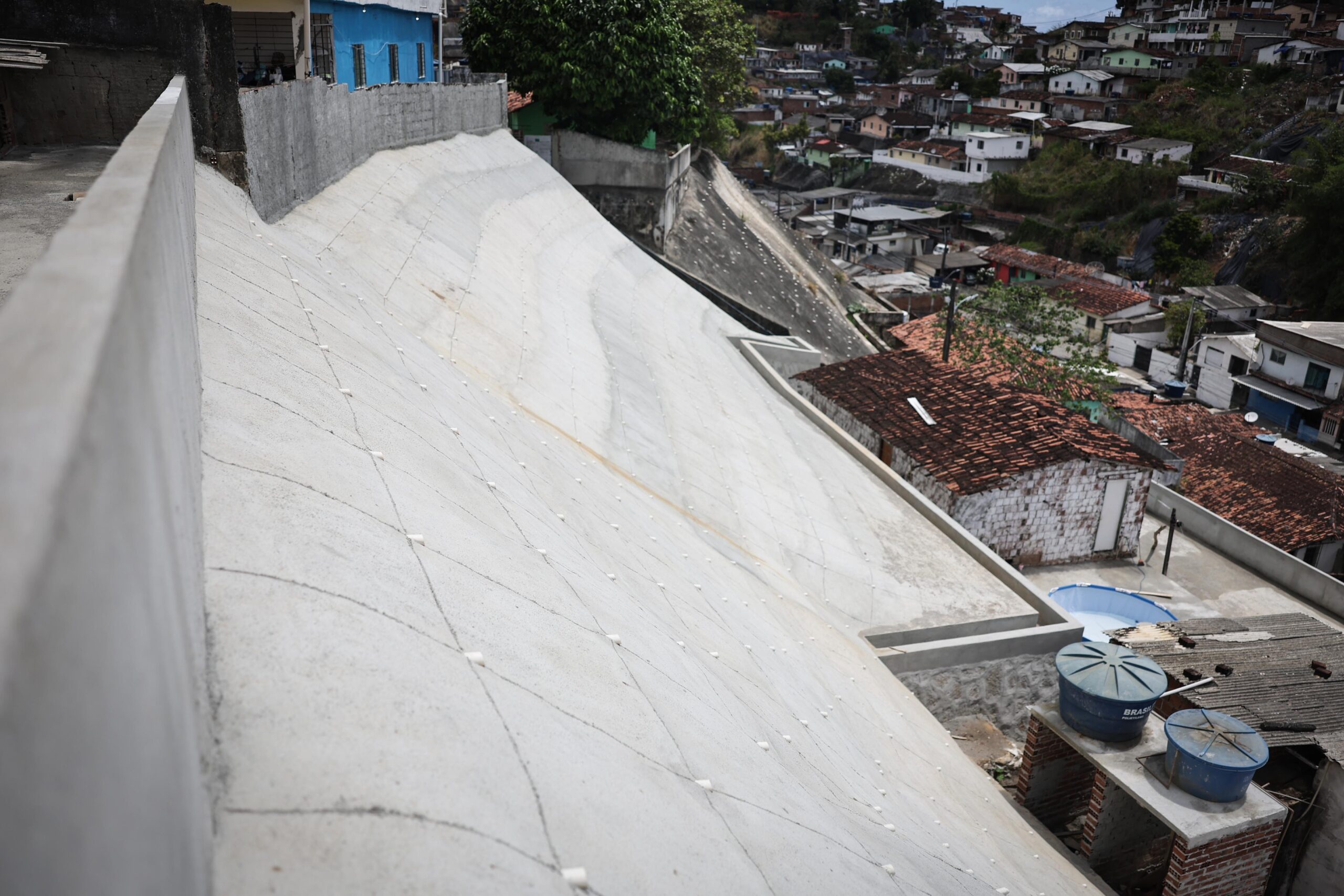 PCR entrega obra de contenção de encosta em Nova Descoberta