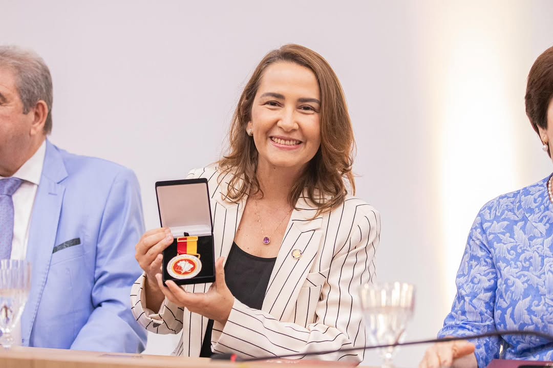 Débora Almeida é homenageada pelo Ministério Público de Pernambuco