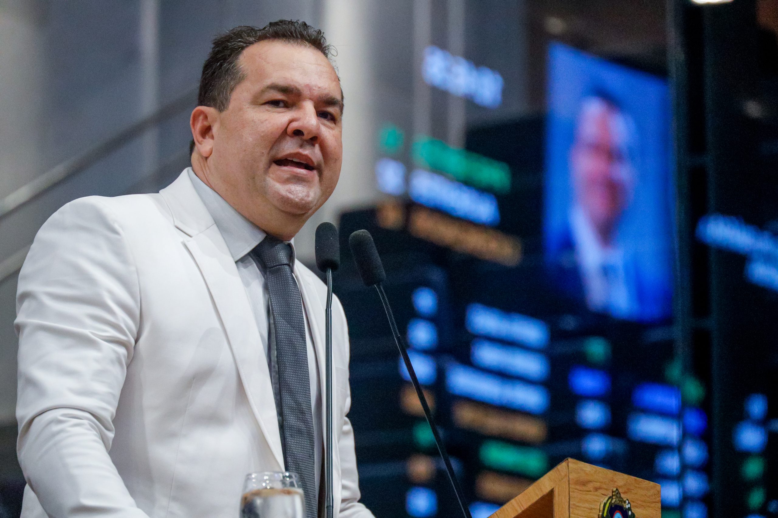 Junior Matuto denuncia atraso de salário em Paulista 