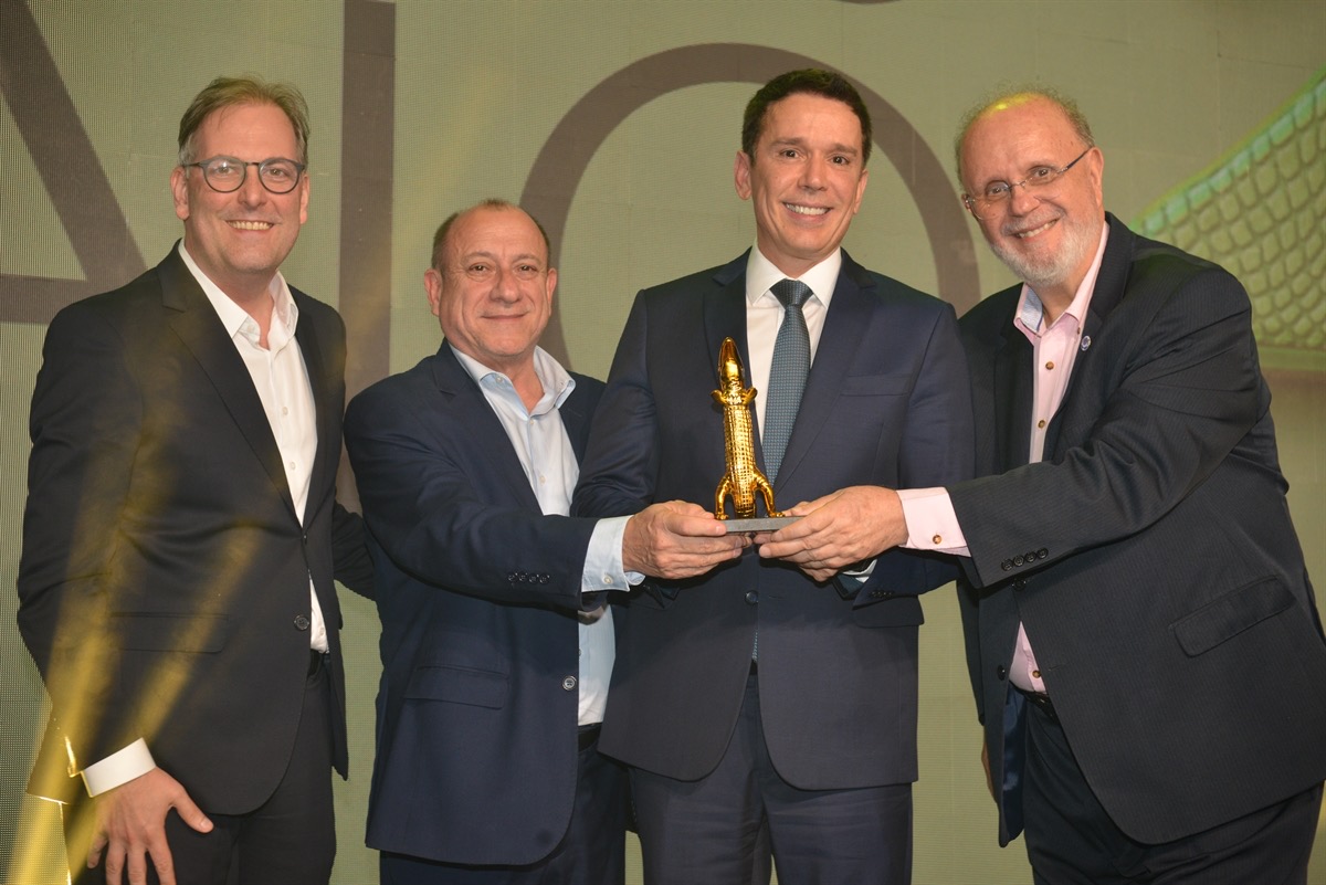 Carreras é o único político a ser homenageado com o Prêmio Caio