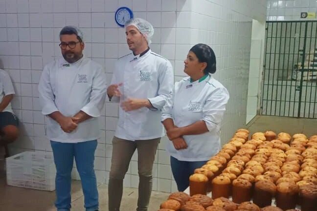 Reeducandos de PE produzem milhares de panetones para doação