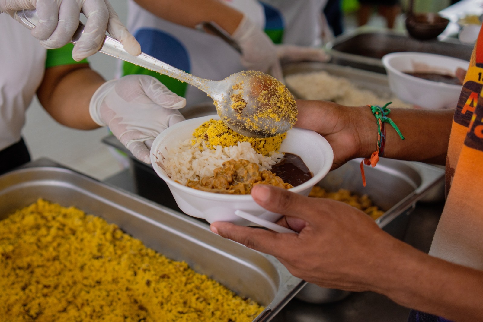 Cozinhas comunitárias já serviram 10 milhões de refeições no estado