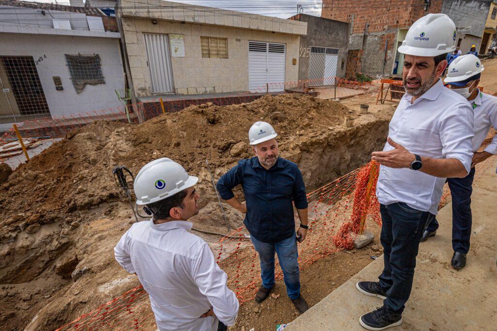 Em Caruaru, diretores da Compesa visitam obra da Adutora do Agreste