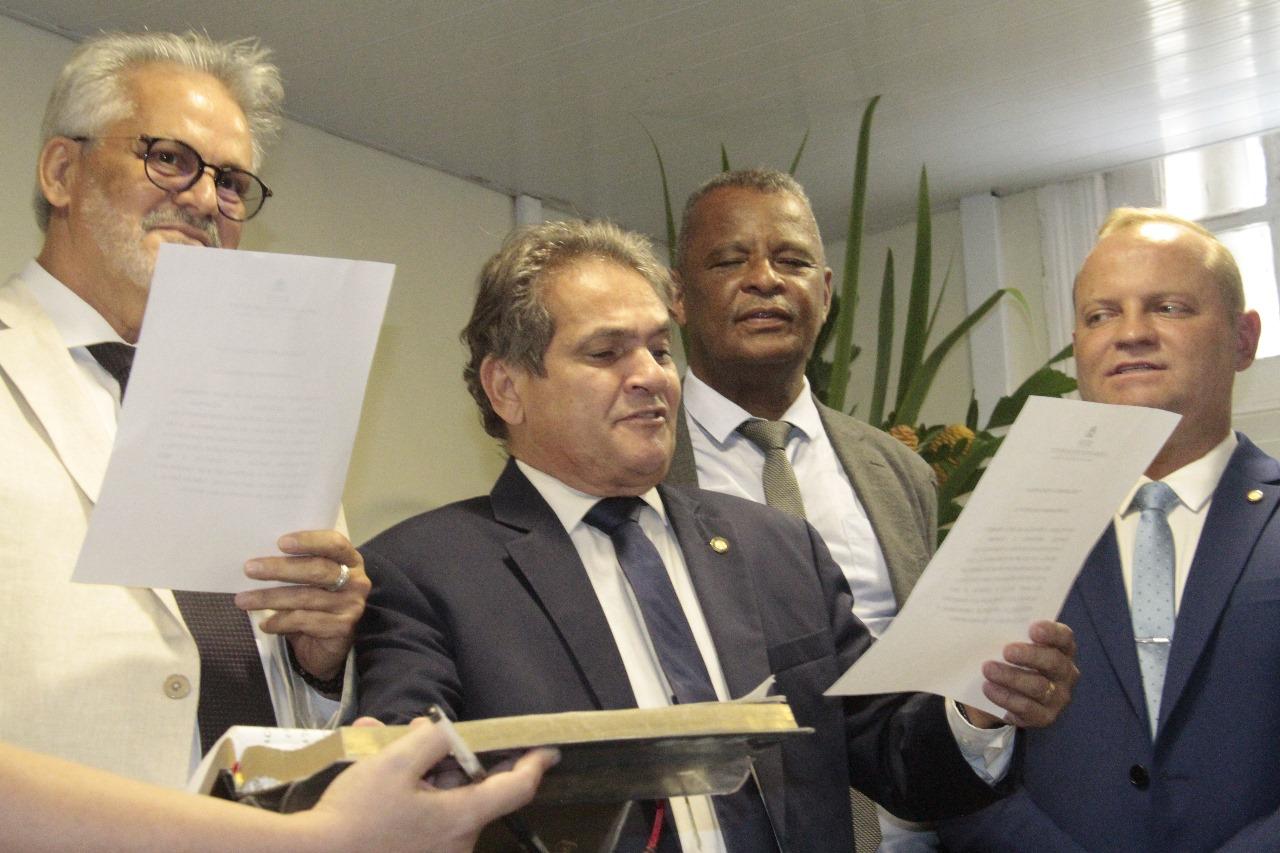 Chico Kiko e Osmar Ricardo tomam posse como vereadores do Recife