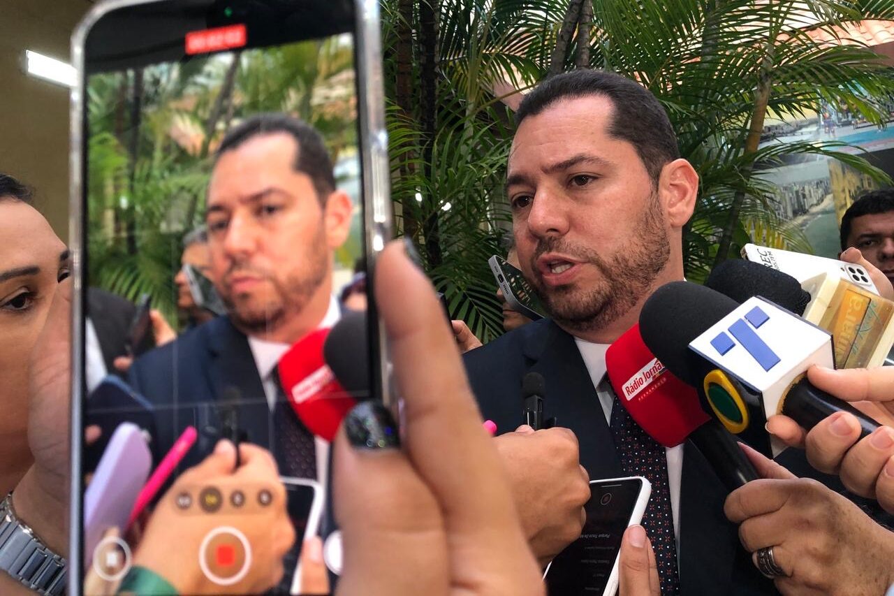 Romerinho Jatobá é reconduzido à presidência da Câmara do Recife com 36 votos