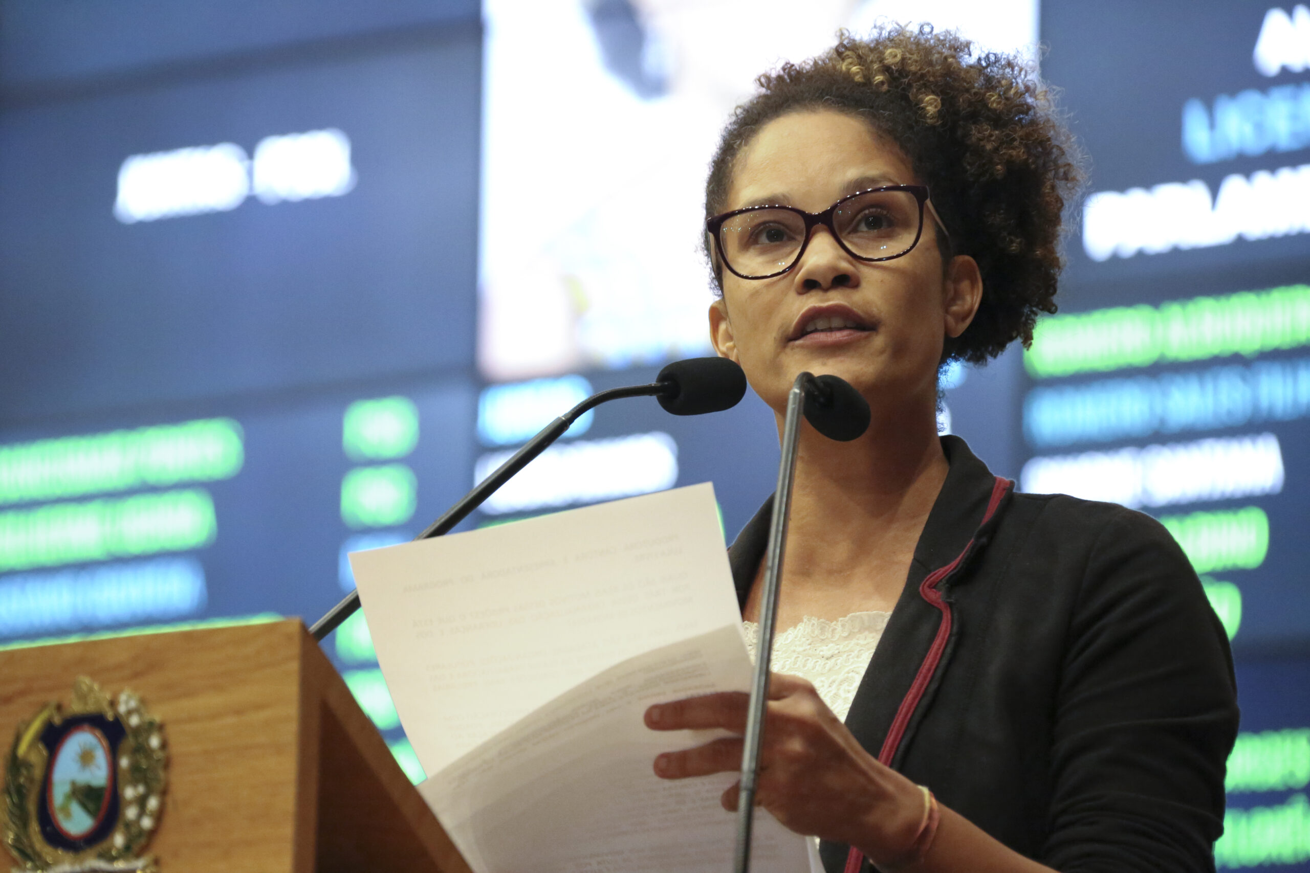 Vereadora do Recife apresenta projeto que proíbe homenagens a participantes do 8/1