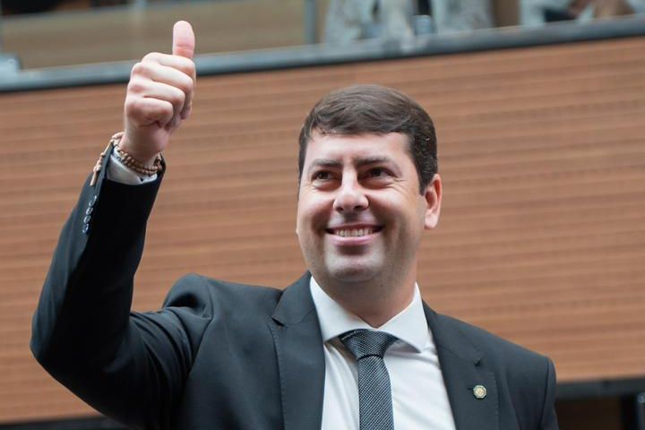 Samuel Salazar é reeleito líder do governo João Campos na Câmara