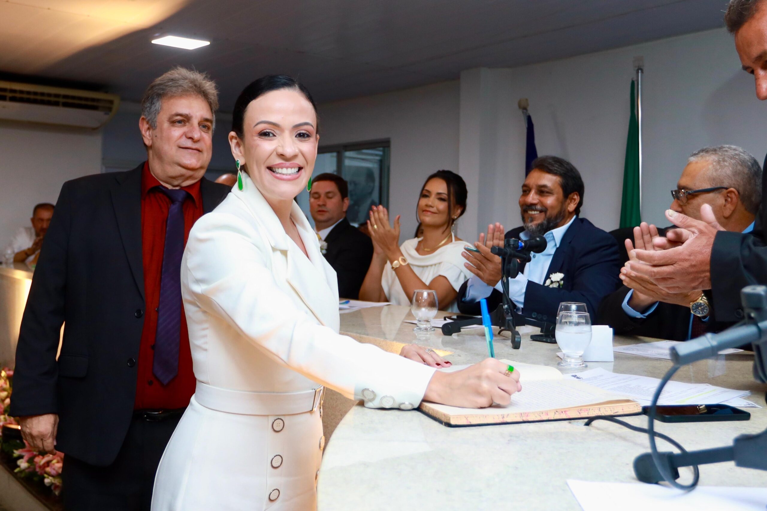 Durante posse, Márcia Conrado destaca avanços em Serra Talhada