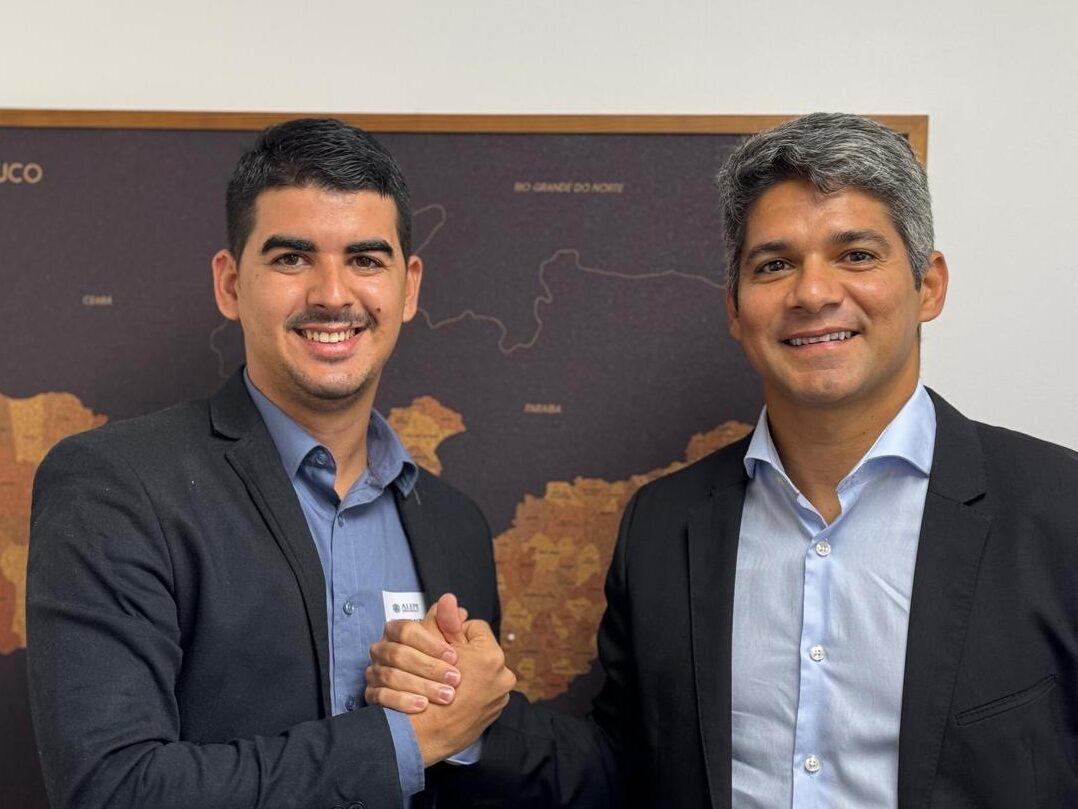 Renato Antunes destina ambulância e confirma ações para educação em Dormentes