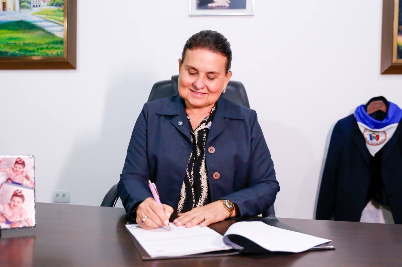 Elcione anuncia novo concurso público em Igarassu; salários chegam até R$ 5,2 mil