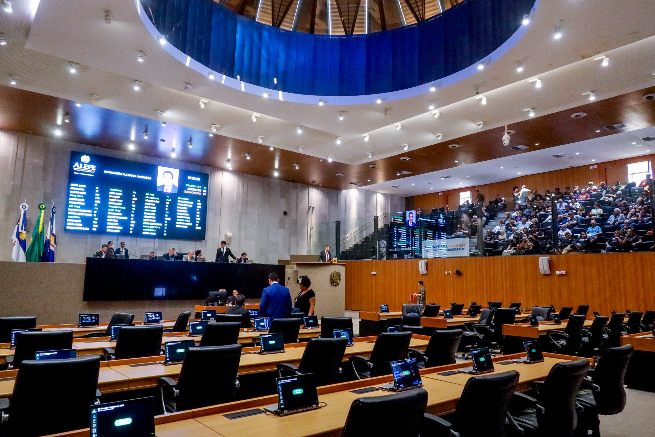 Base governista esvazia sessão na Alepe mais uma vez