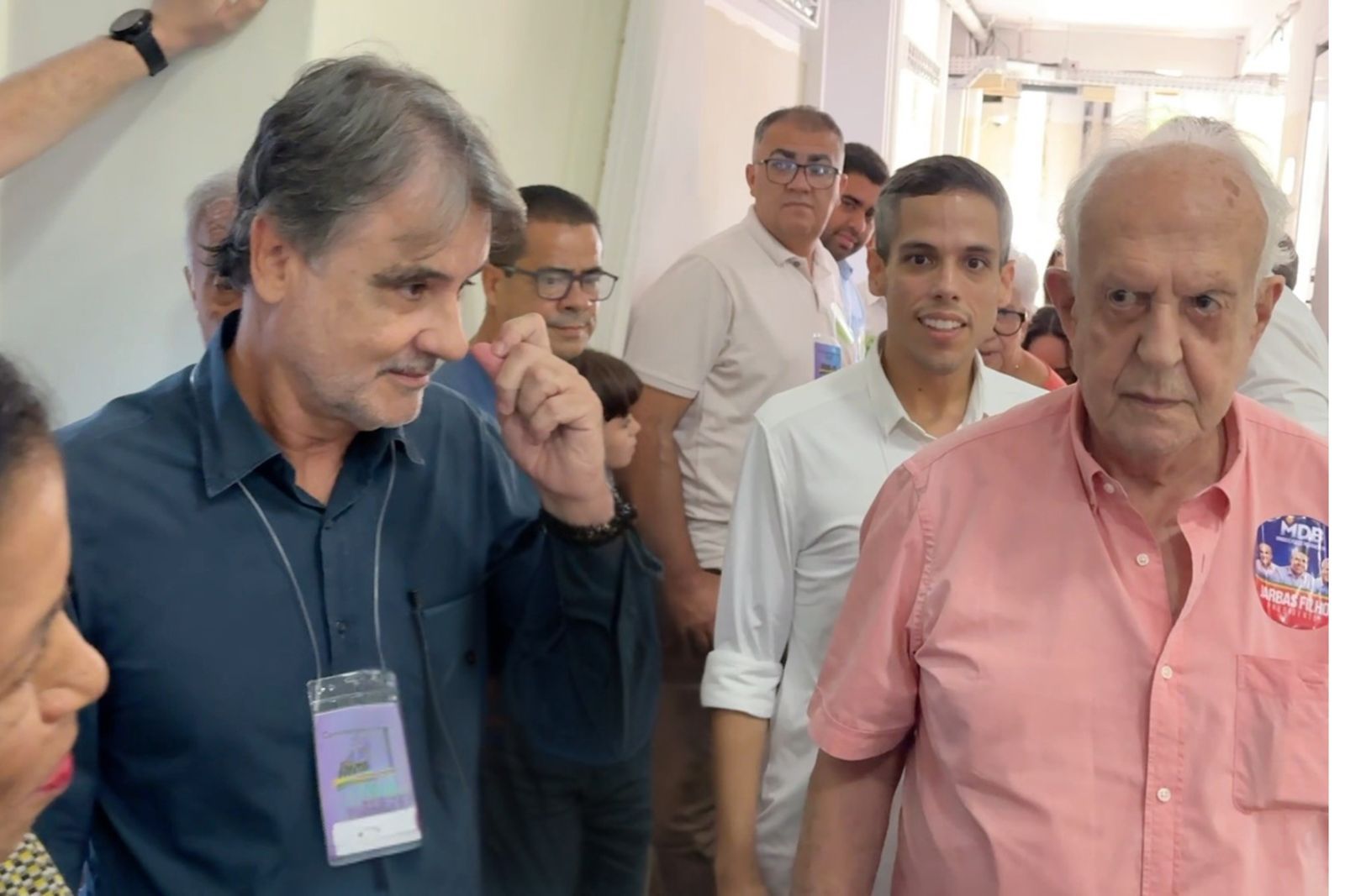 Na chegada à eleição do MDB-PE, Jarbas Vasconcelos e Raul não se cumprimentam