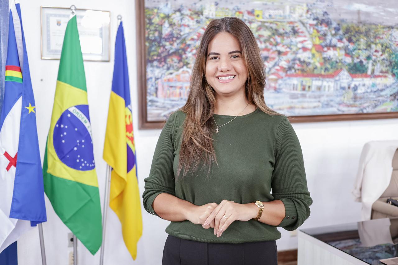 Mirella vai eliminar uso de papel na administração municipal